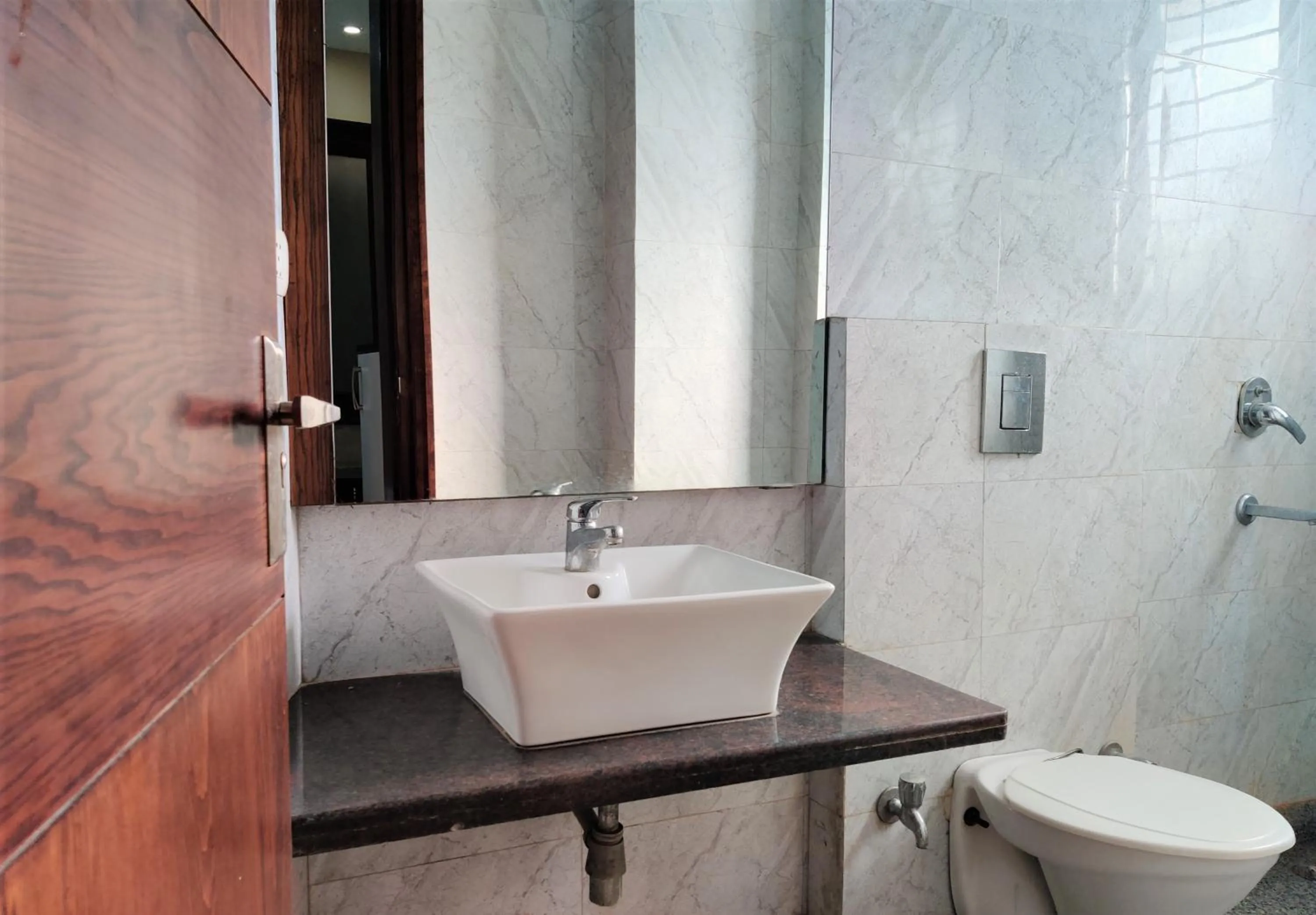 Hotel Raj Mahal Inn Near New Delhi Railway Station