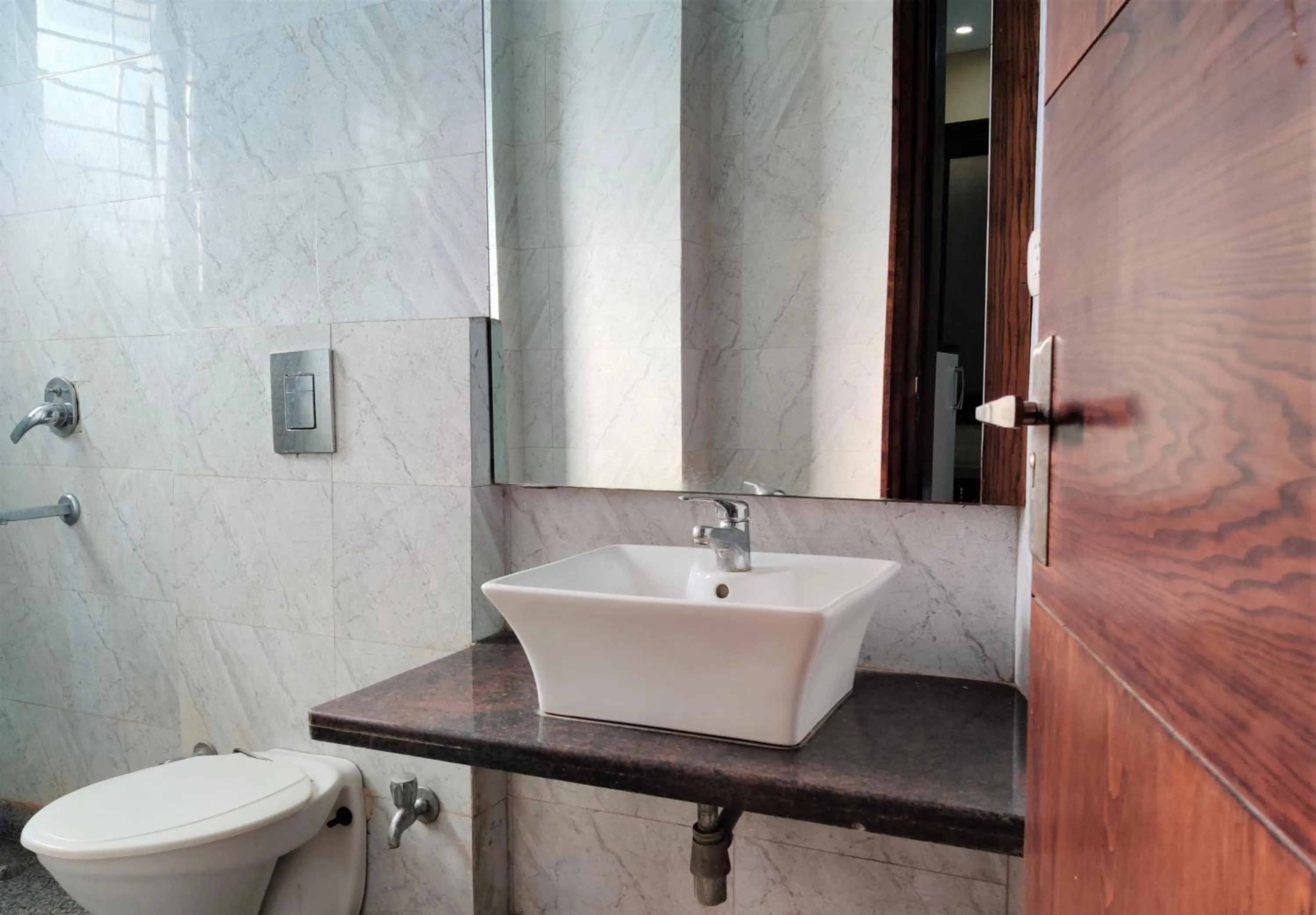 Hotel Raj Mahal Inn Near New Delhi Railway Station