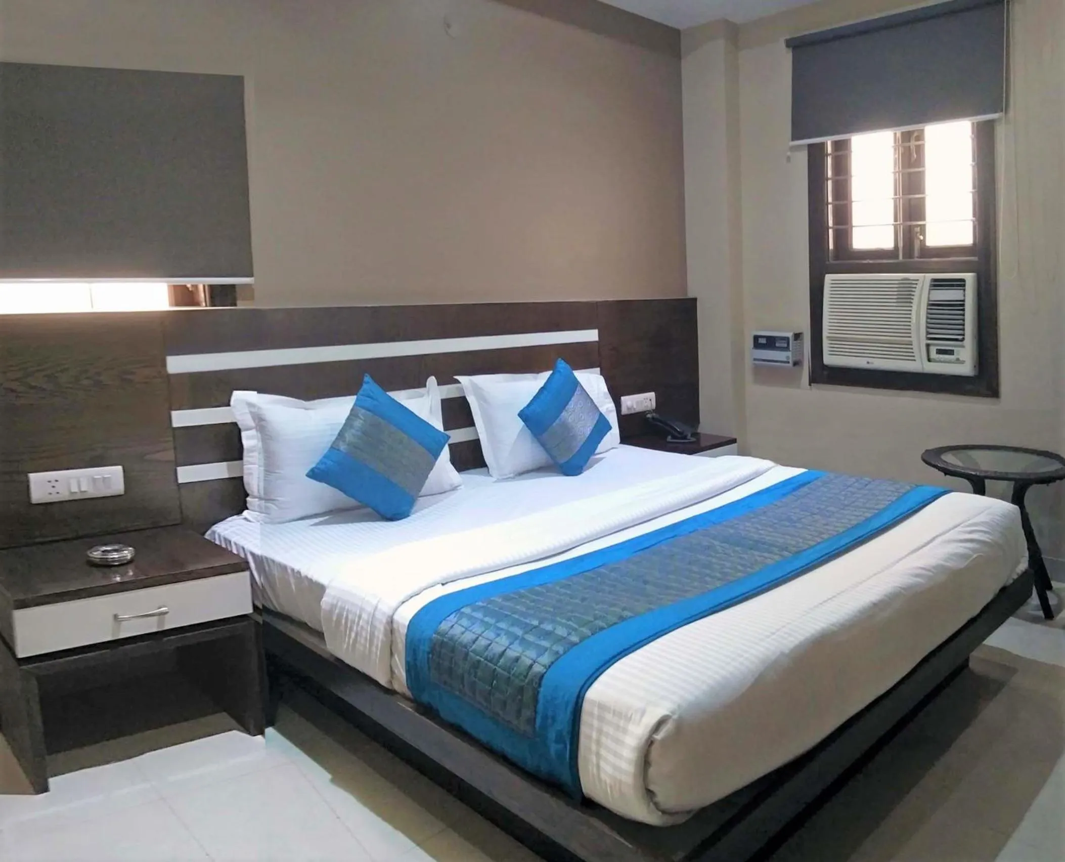 Bed in Hotel Raj Mahal Inn Near New Delhi Railway Station