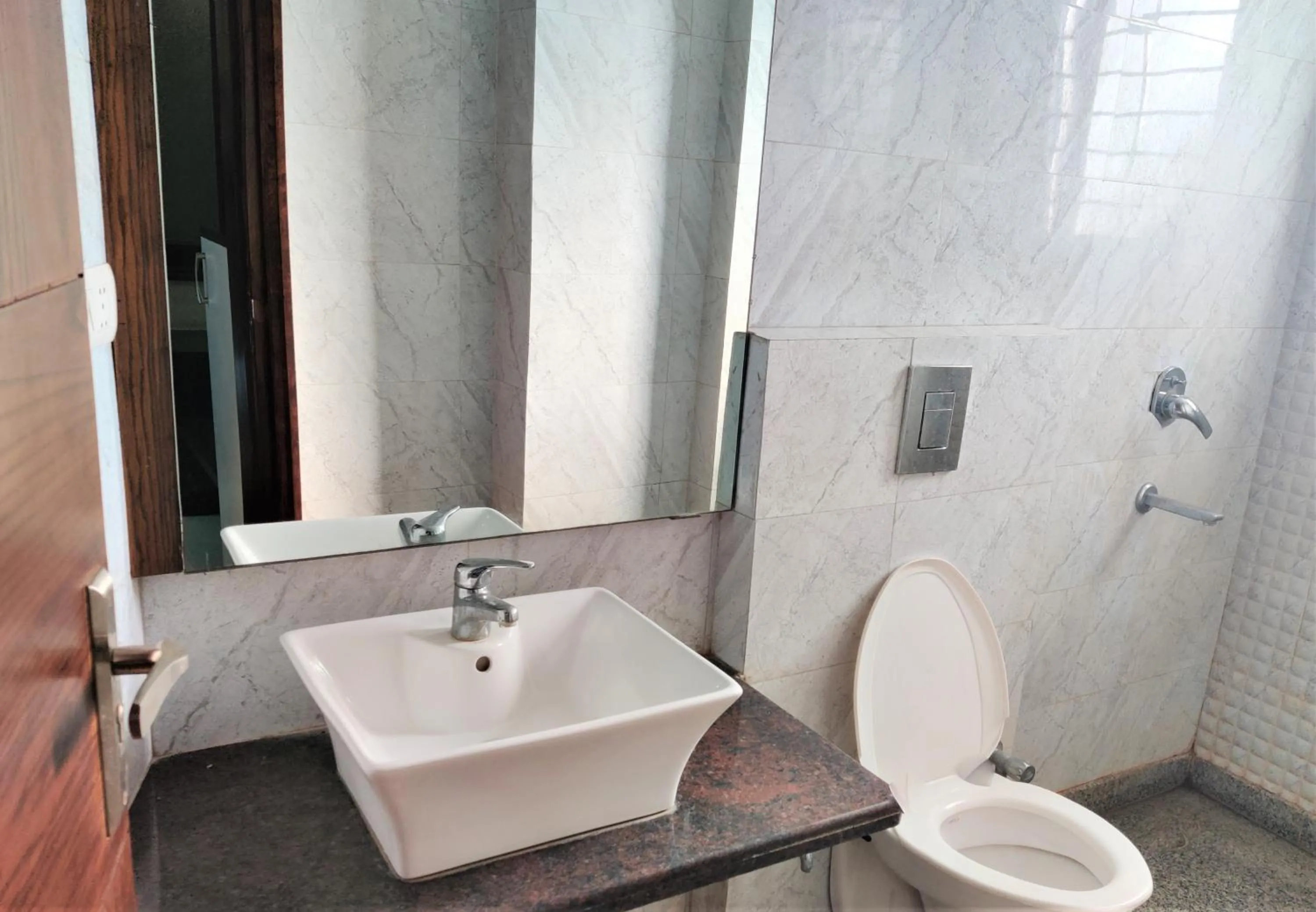 Hotel Raj Mahal Inn Near New Delhi Railway Station