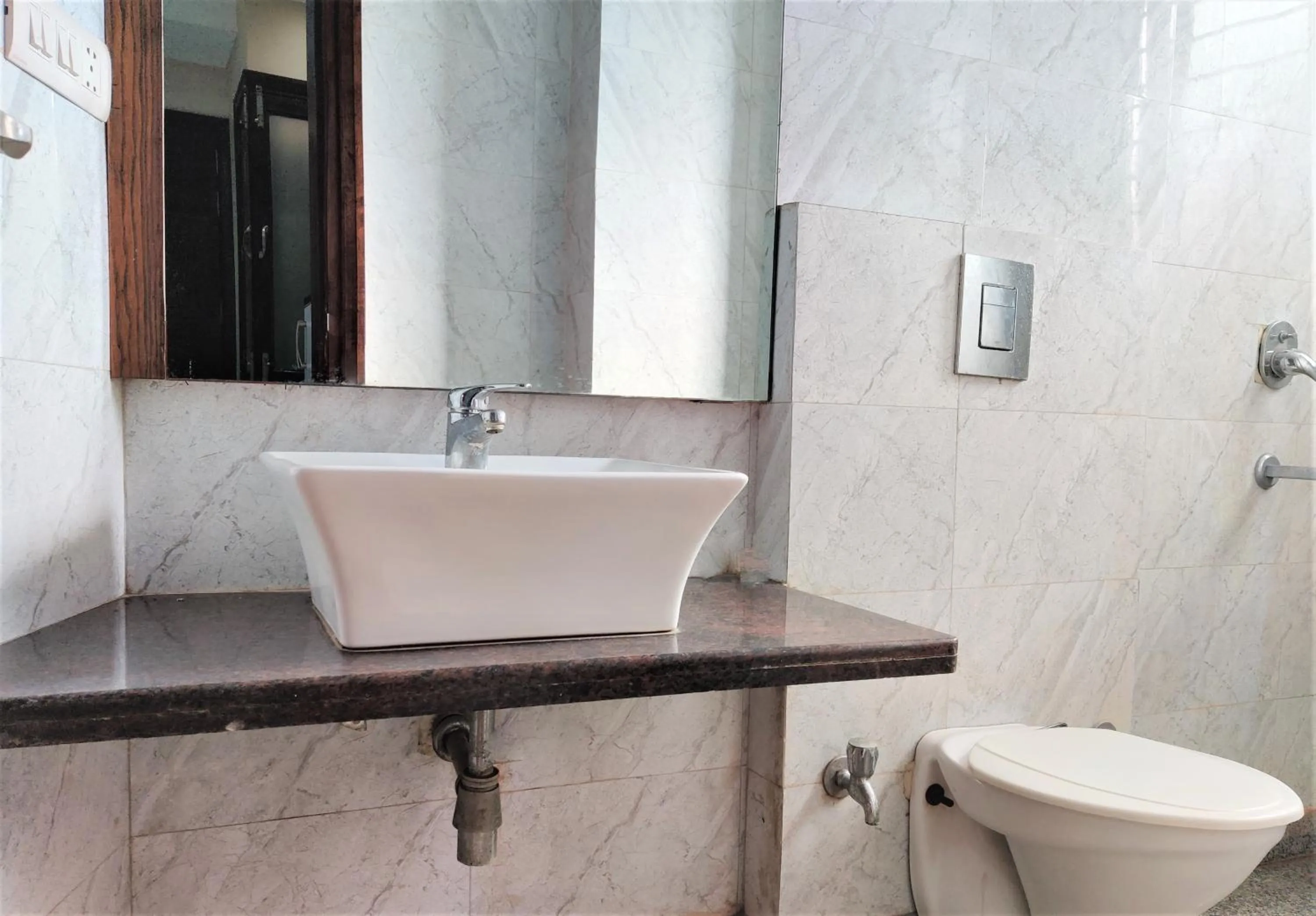 Hotel Raj Mahal Inn Near New Delhi Railway Station