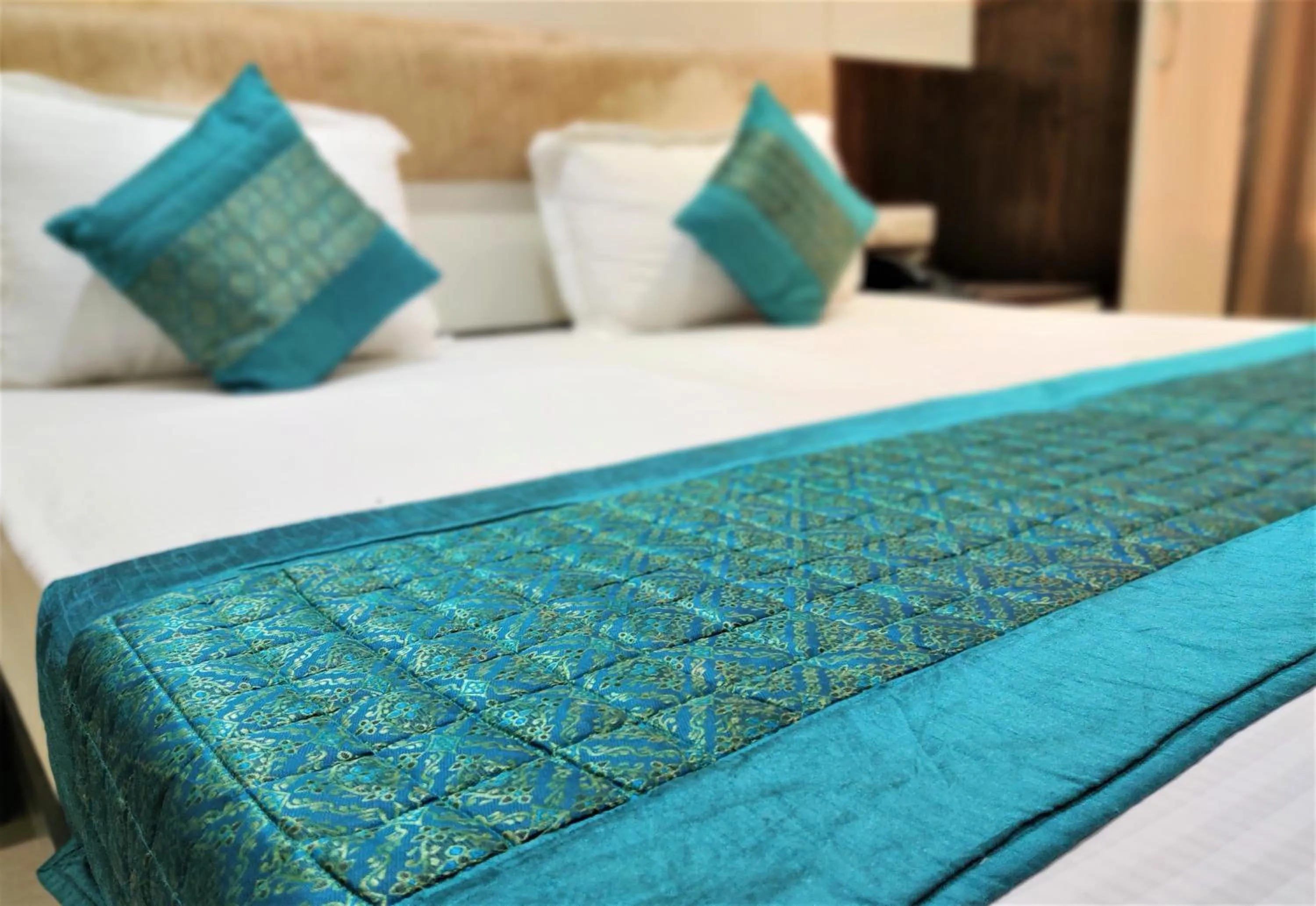 Bed in Hotel Raj Mahal Inn Near New Delhi Railway Station