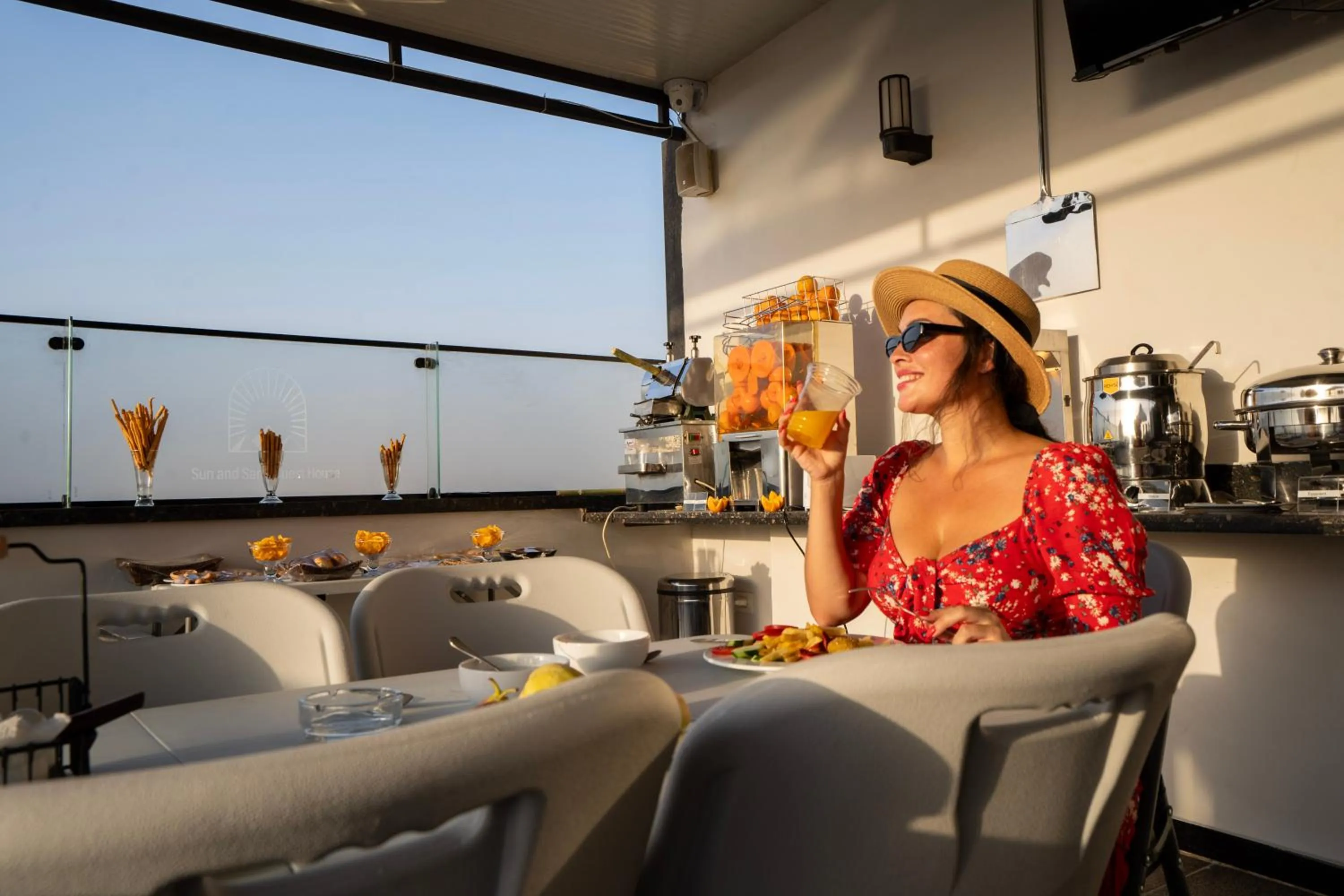 Restaurant/places to eat in Sun and Sand Guest House