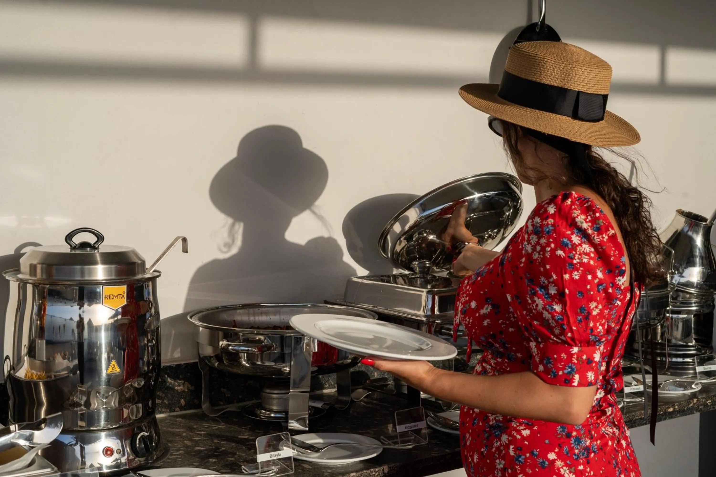 Restaurant/places to eat in Sun and Sand Guest House