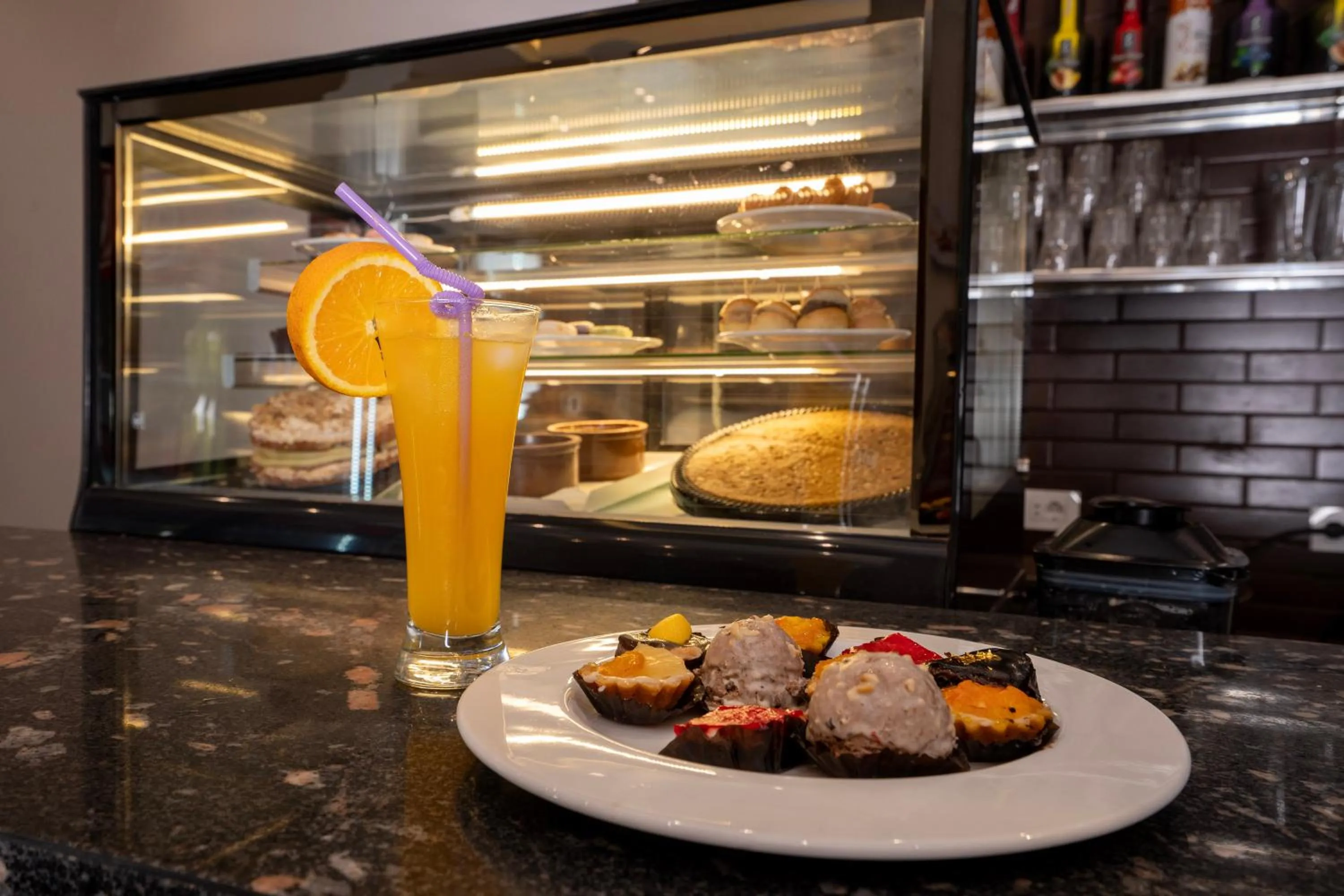 Restaurant/places to eat in Sun and Sand Guest House