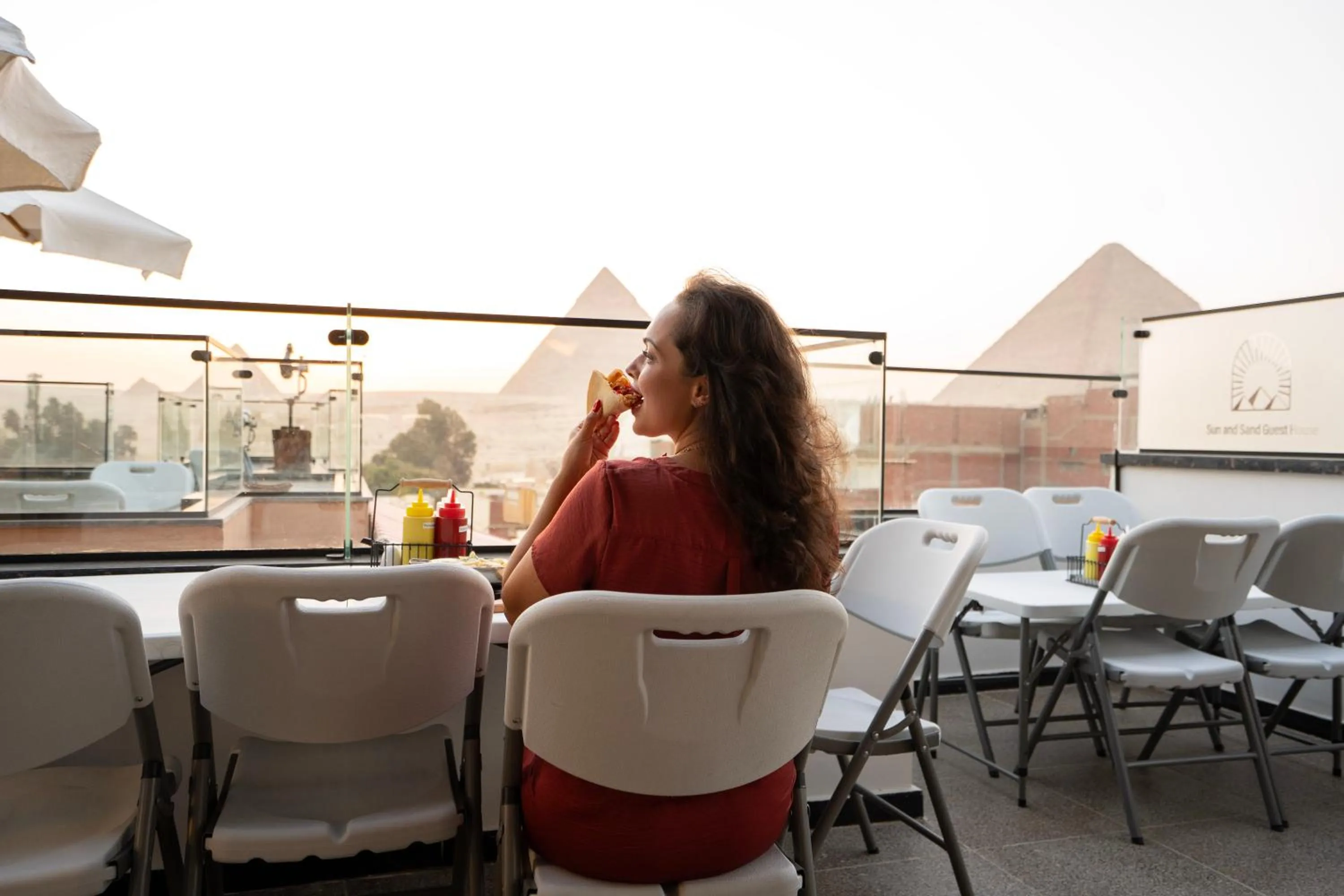 Restaurant/places to eat in Sun and Sand Guest House