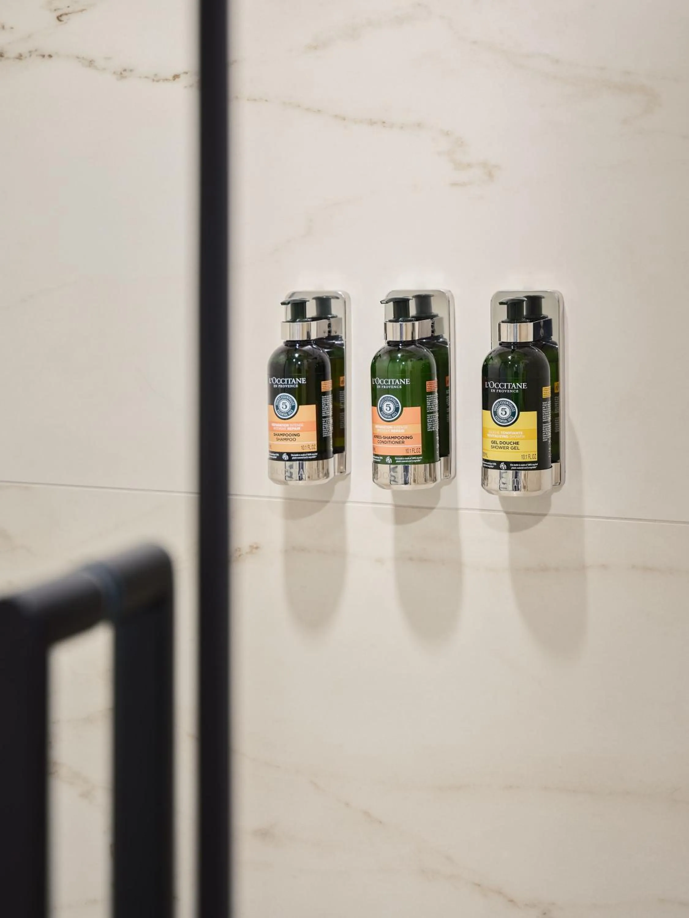 Shower in Hôtel Expérience - Quartier Des Marinas