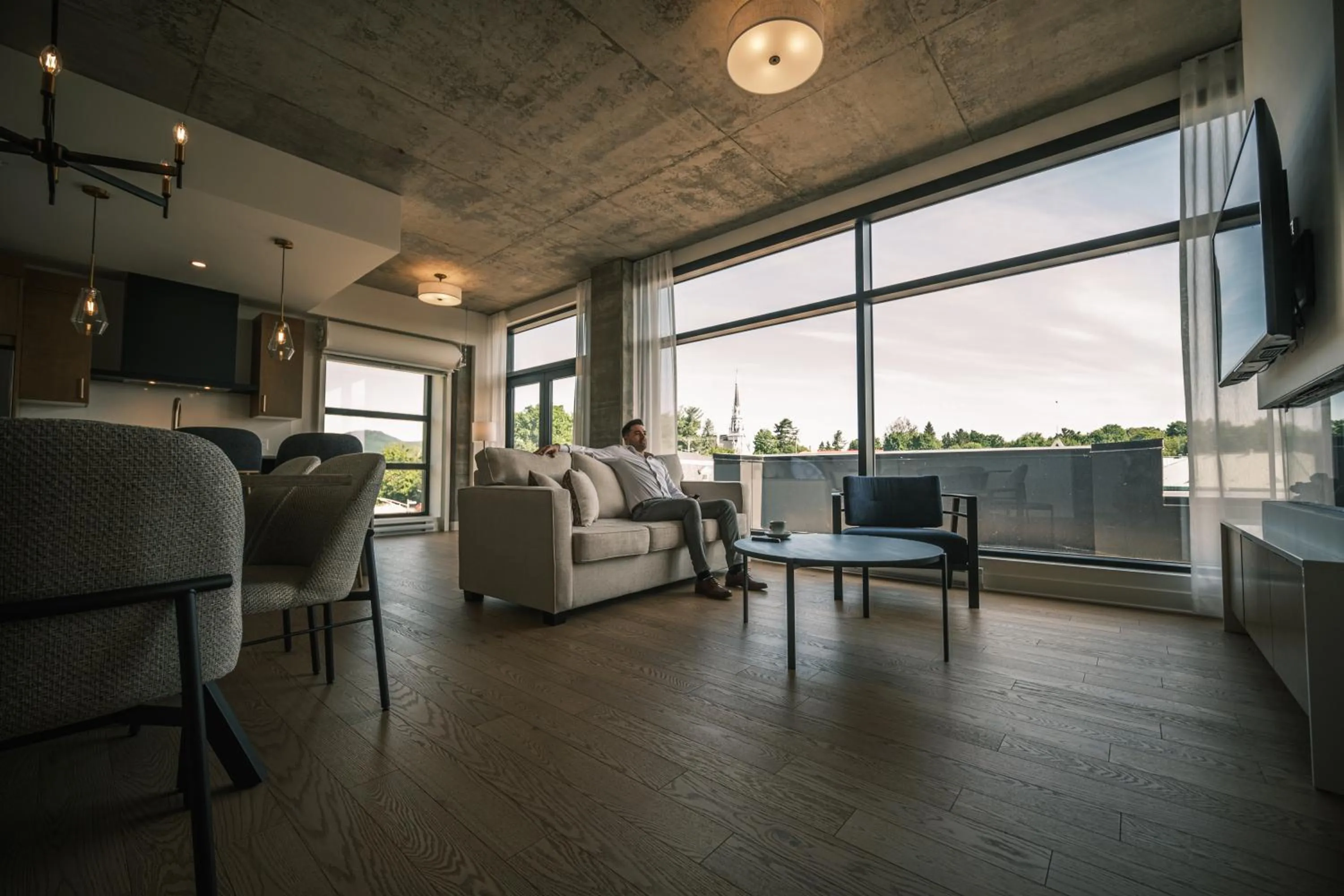 TV and multimedia in Hôtel Expérience - Quartier Des Marinas