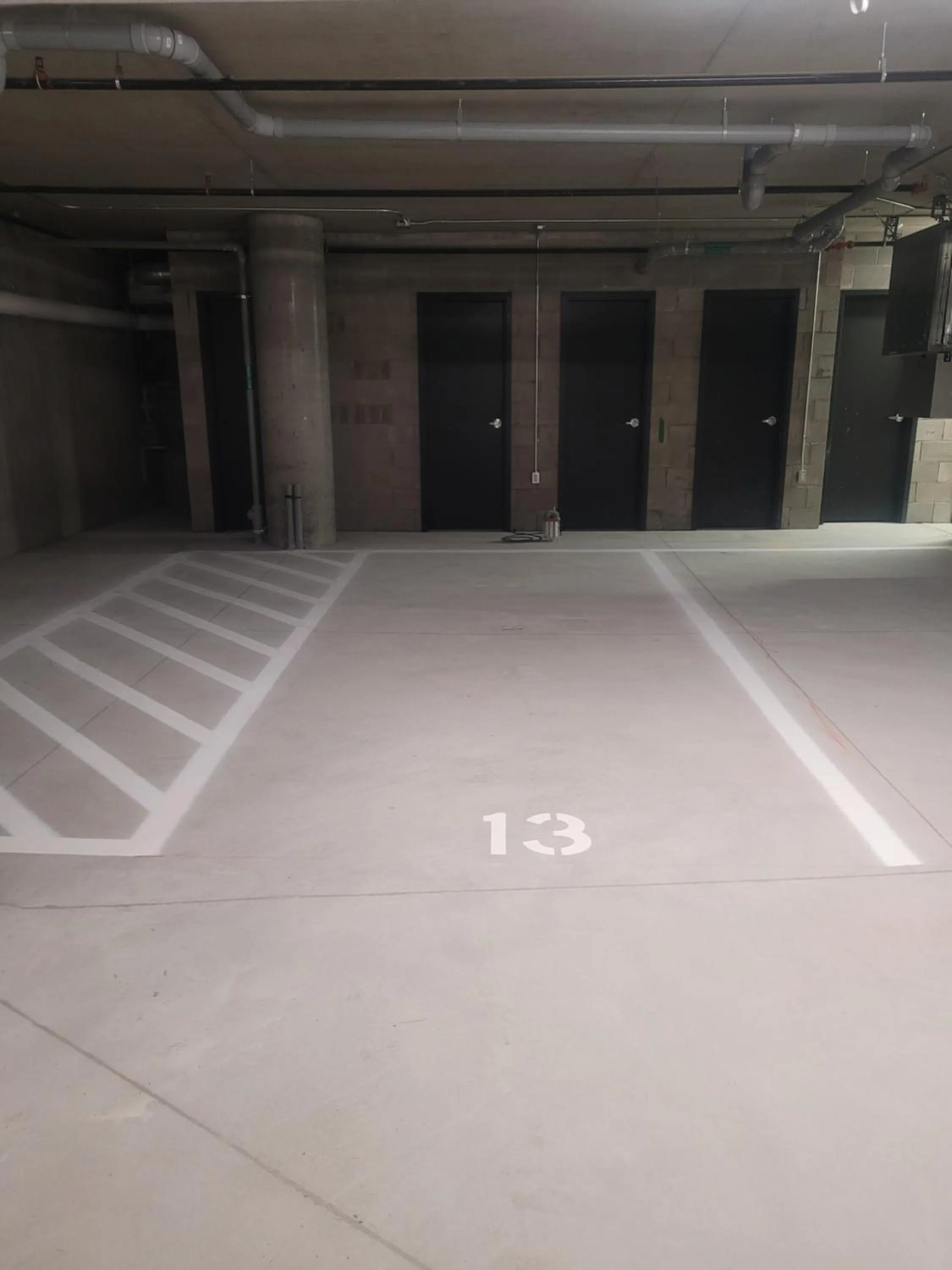 Parking in Hôtel Expérience - Quartier Des Marinas