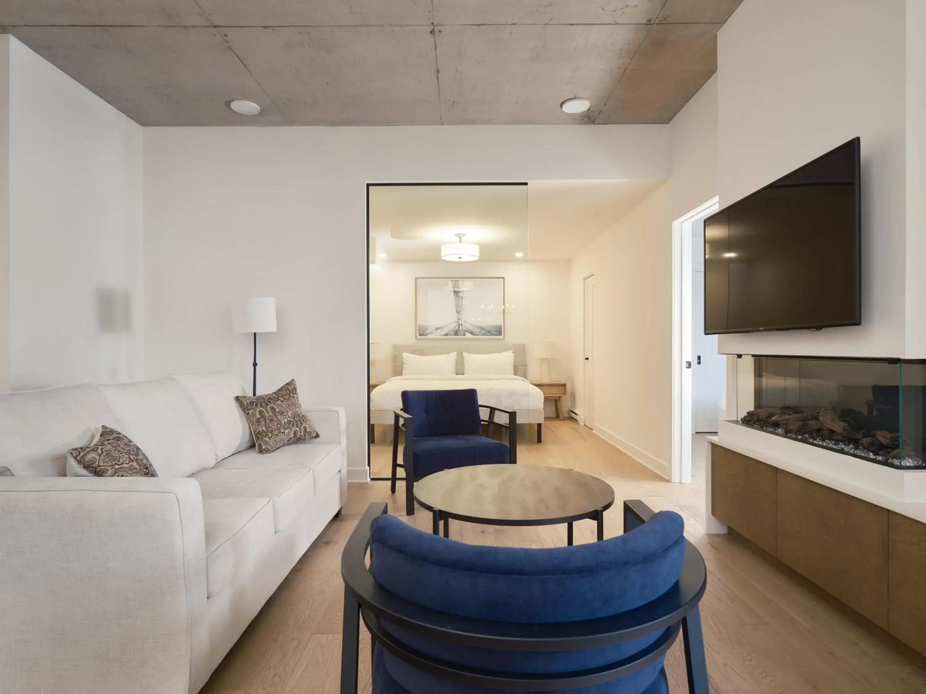 304 - 3rd Floor Two Bedroom Suite, King and Queen Bed in Hôtel Expérience - Quartier Des Marinas 304 - 3rd Floor Two Bedroom Suite, King and Queen Bed in Hôtel Expérience - Quartier Des Marinas