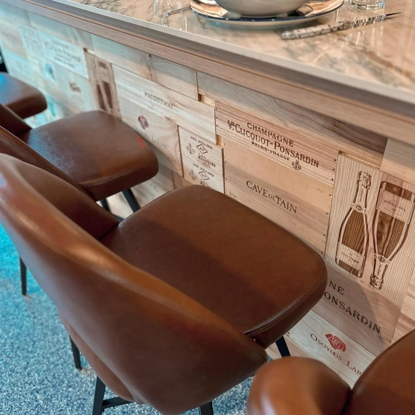 Lounge or bar in Hôtel Expérience - Quartier Des Marinas