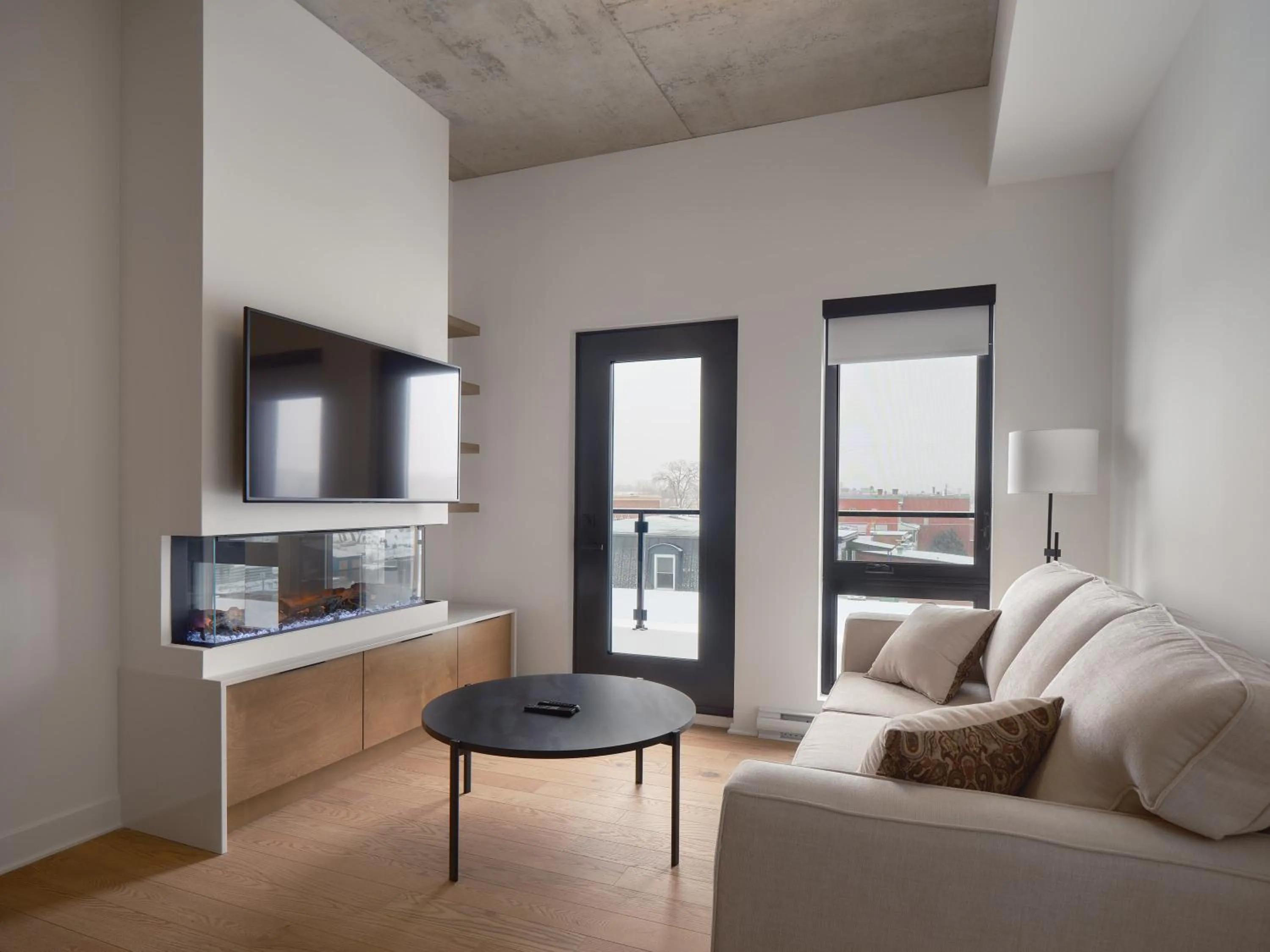 TV and multimedia in Hôtel Expérience - Quartier Des Marinas