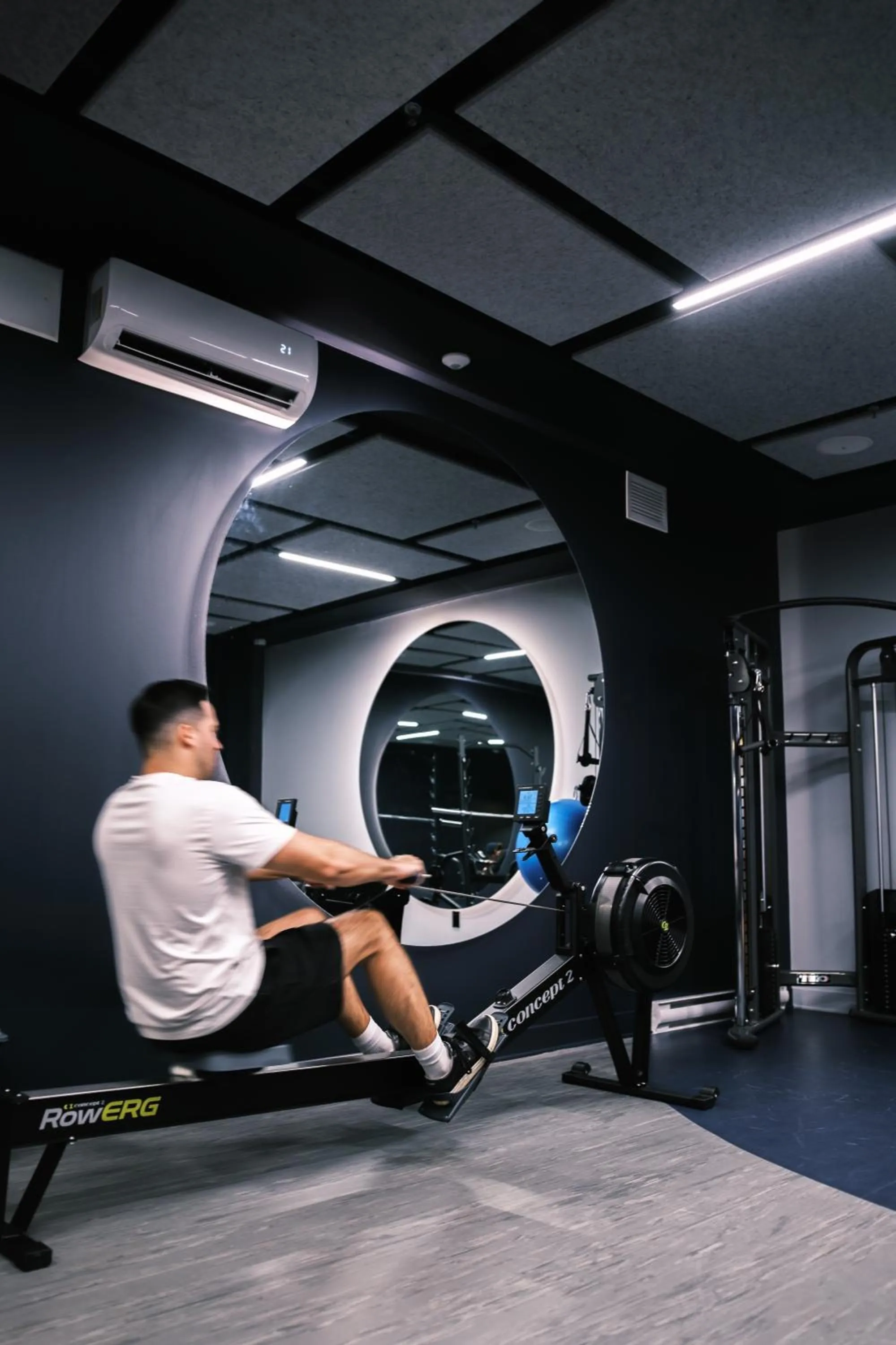 Fitness centre/facilities in Hôtel Expérience - Quartier Des Marinas