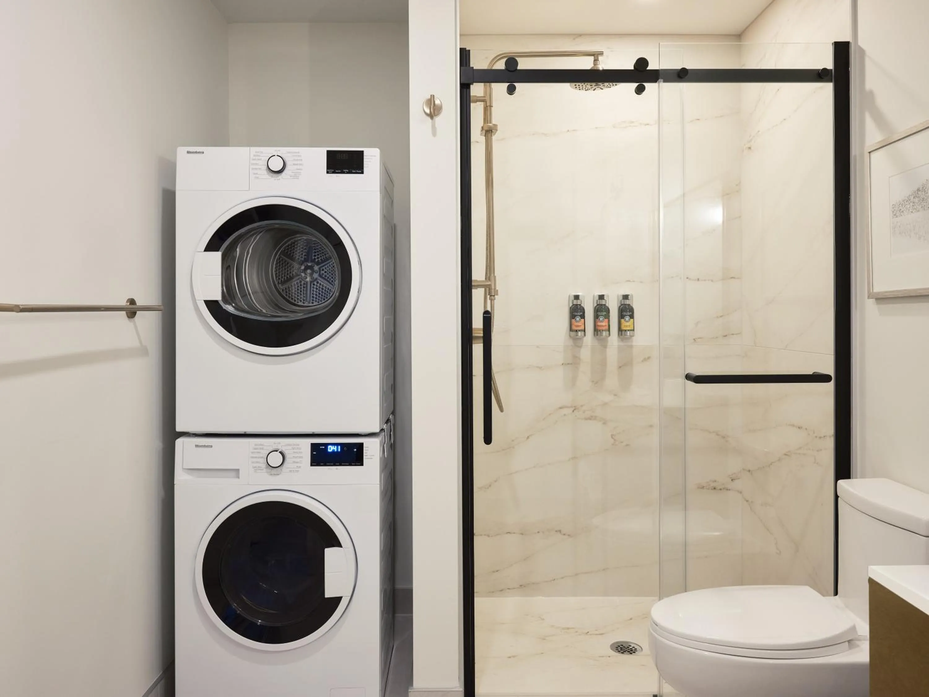 Shower in Hôtel Expérience - Quartier Des Marinas