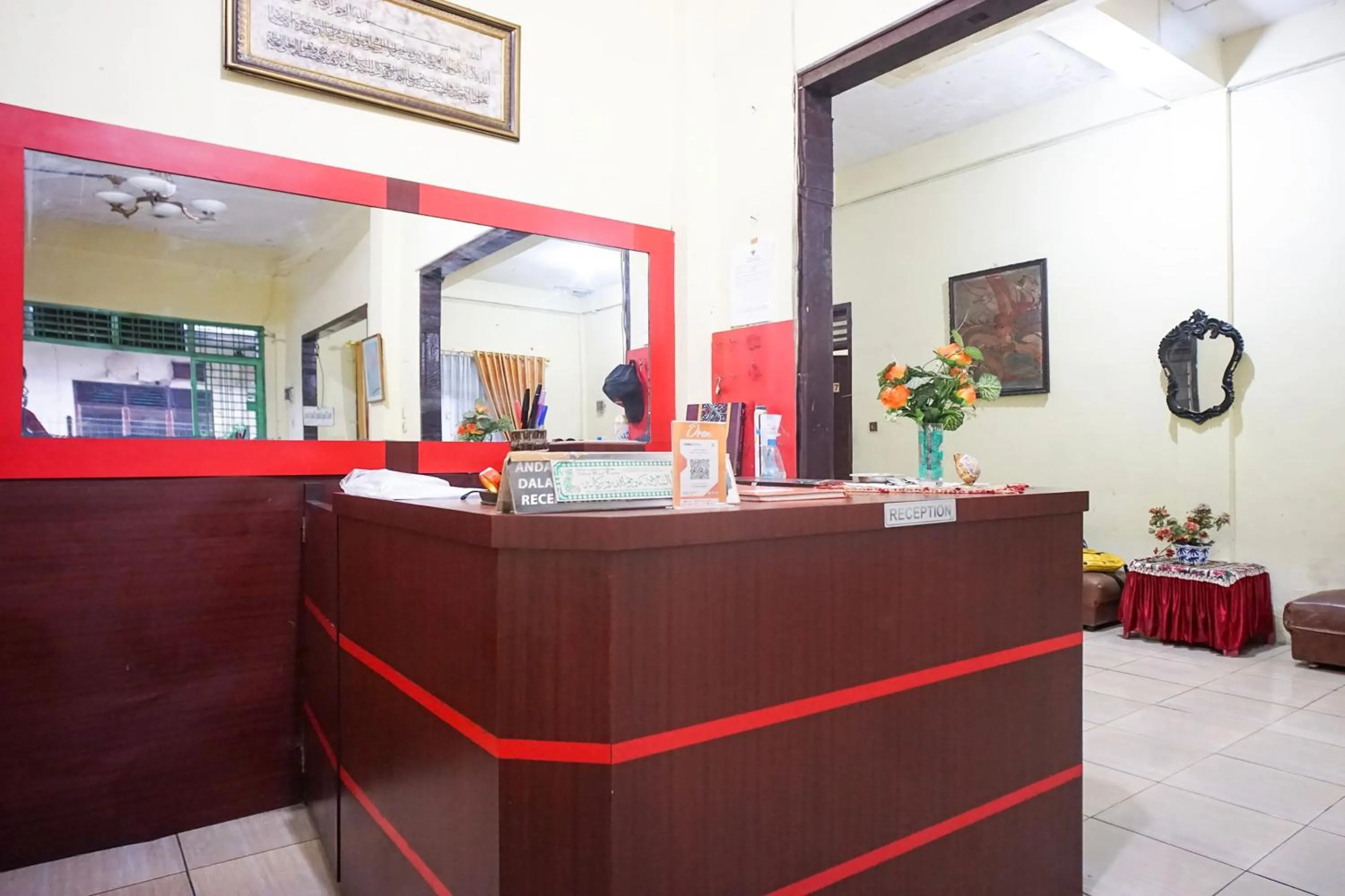 Lobby or reception in Hotel O Tamara Homestay SyariahNearMasjid Raya Medan