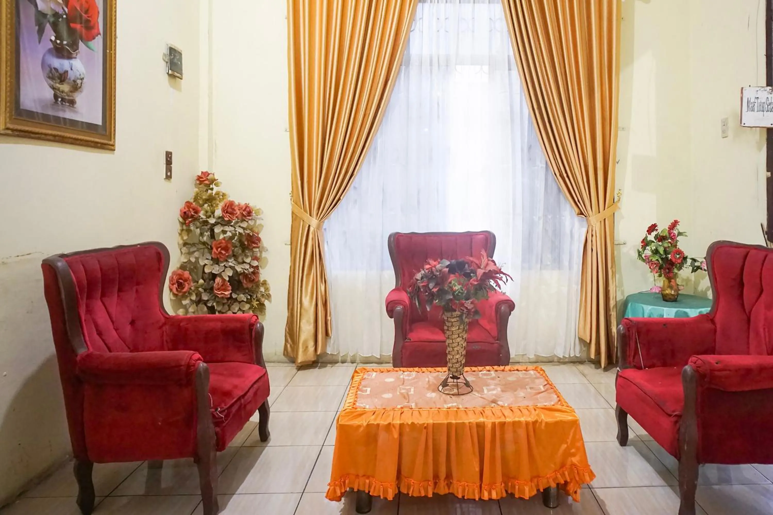 Lobby or reception in Hotel O Tamara Homestay SyariahNearMasjid Raya Medan