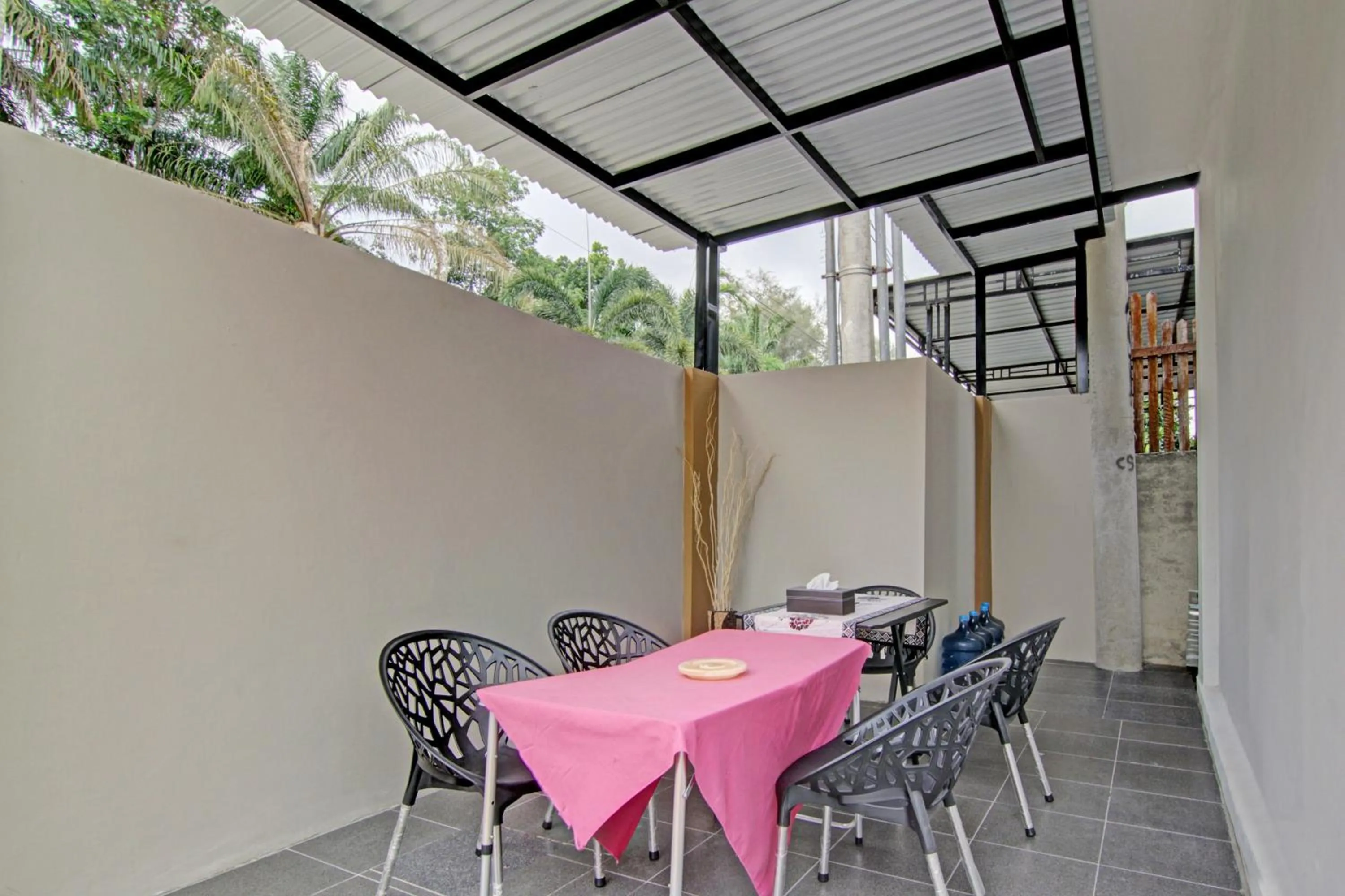 Lobby or reception in Hotel O Nrc White House