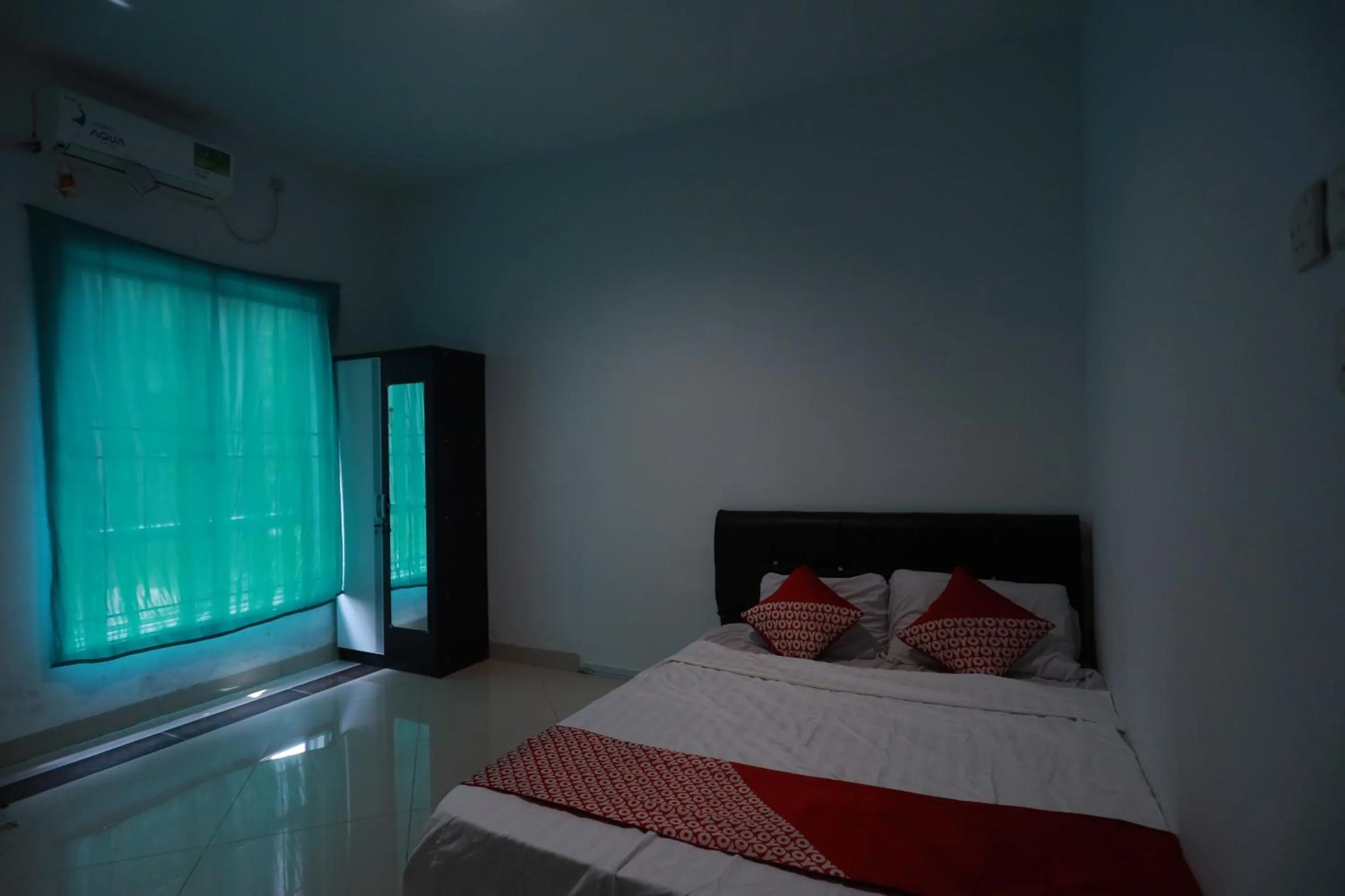 Bedroom, Bed in Hotel O Mamapapahouse