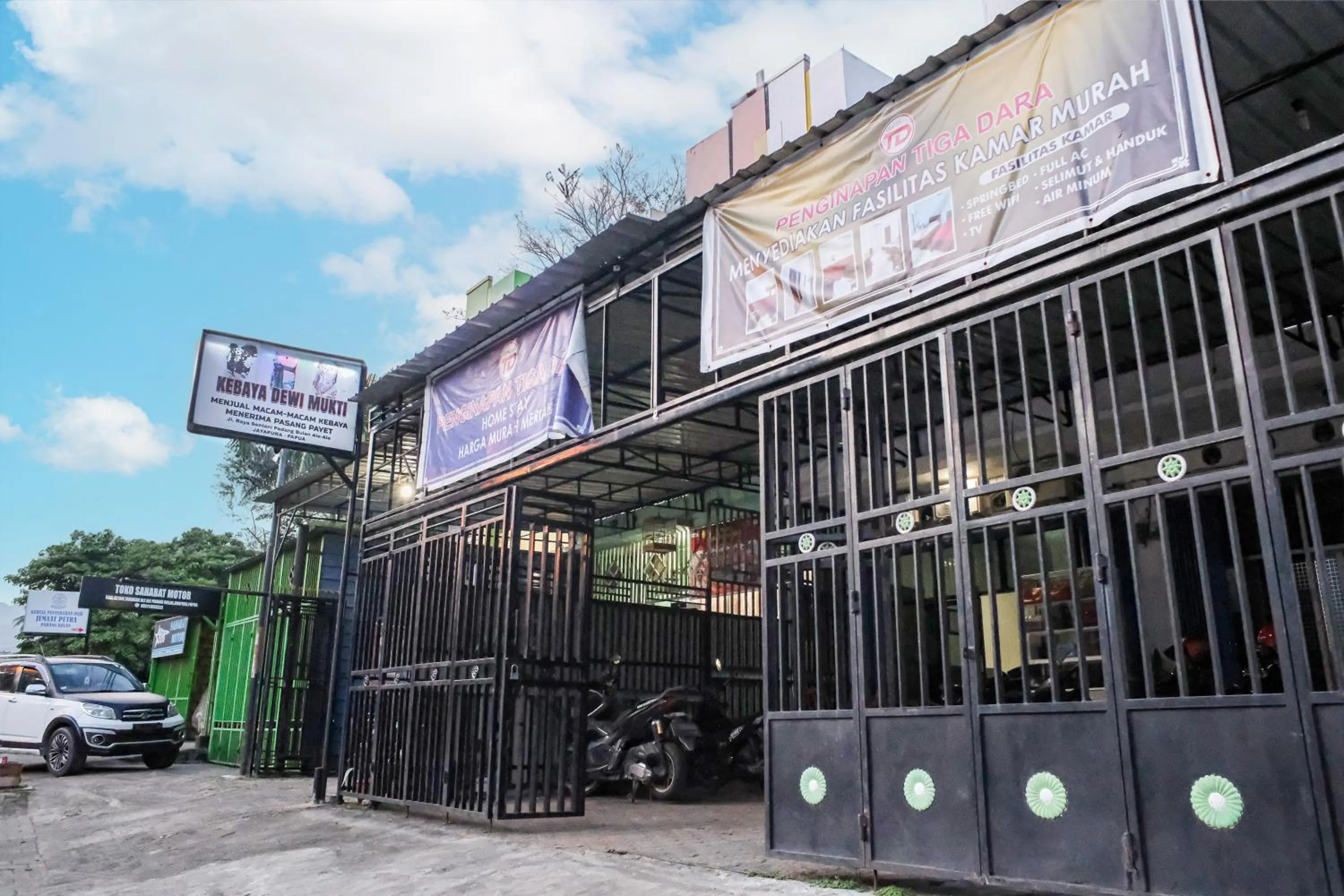 Facade/entrance in OYO 93117 Penginapan Tiga Dara