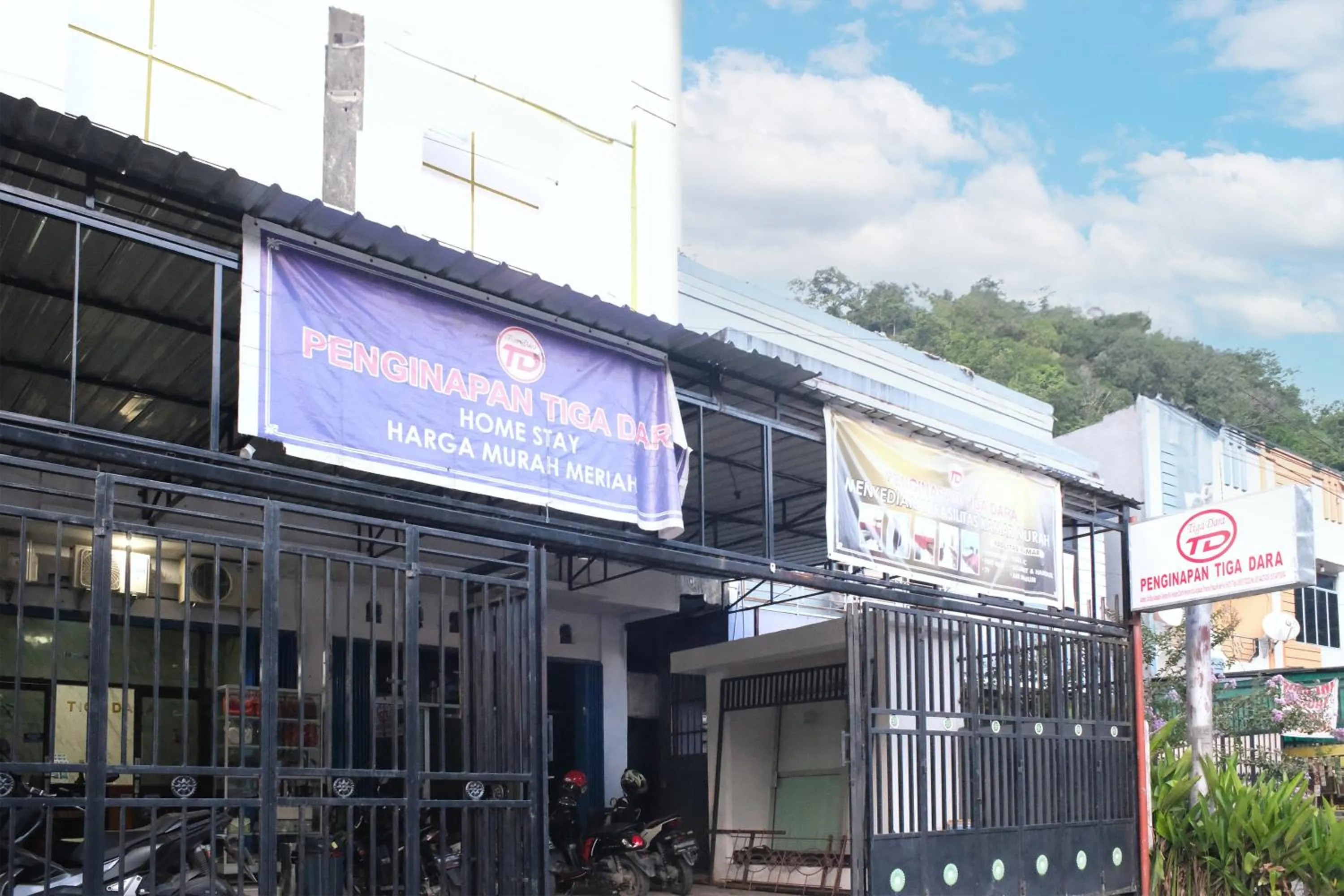 Facade/entrance in OYO 93117 Penginapan Tiga Dara