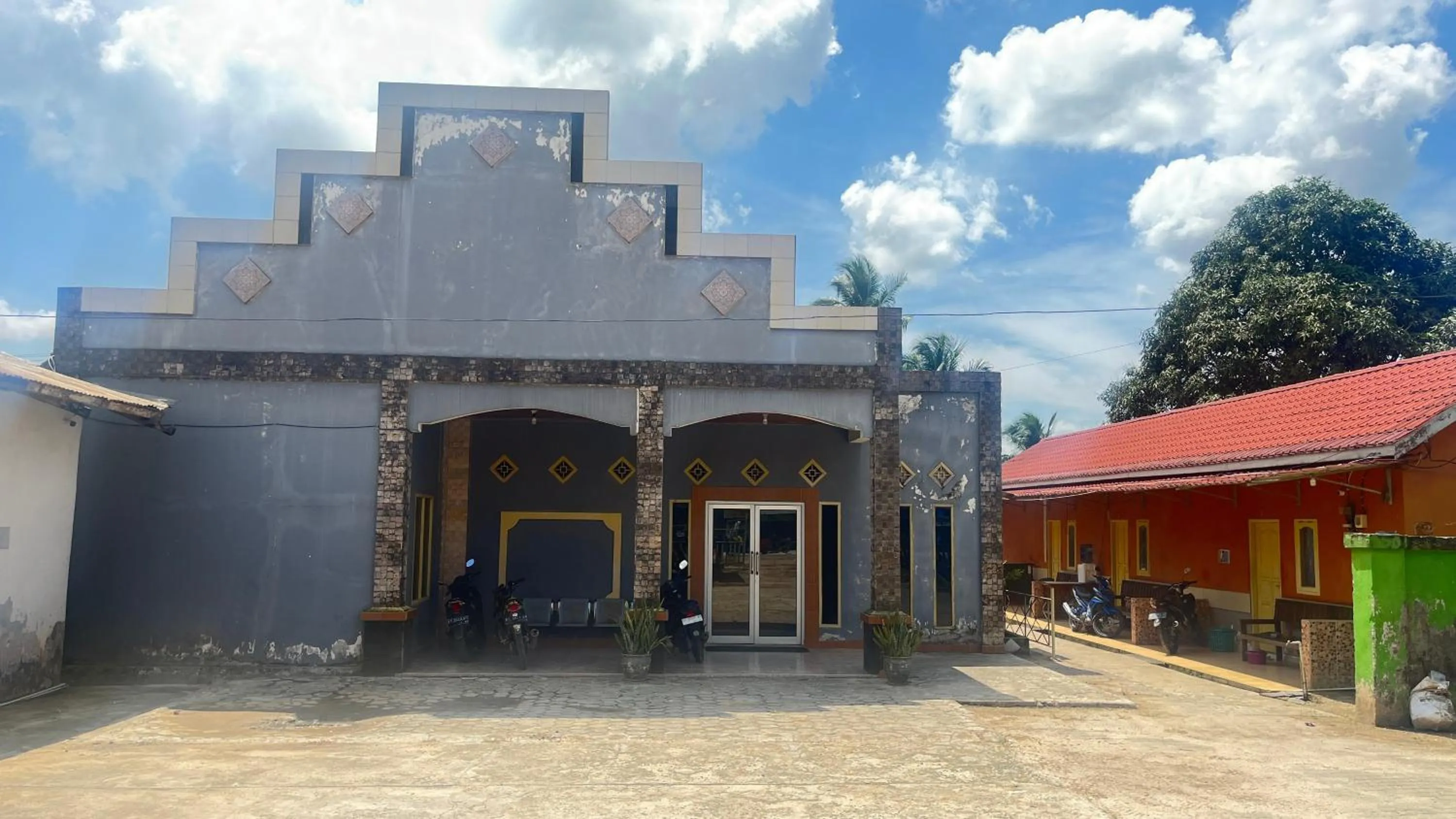 Facade/entrance in Hotel O Guest House Leo Patra