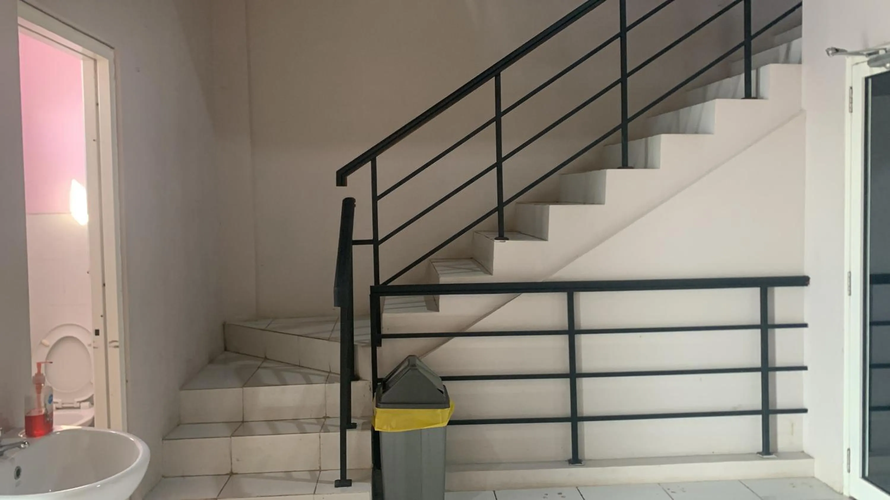 Lobby or reception in Hotel O Pondok Puti Sartika SyariahNearPasar Jum'at Aluh Aluh