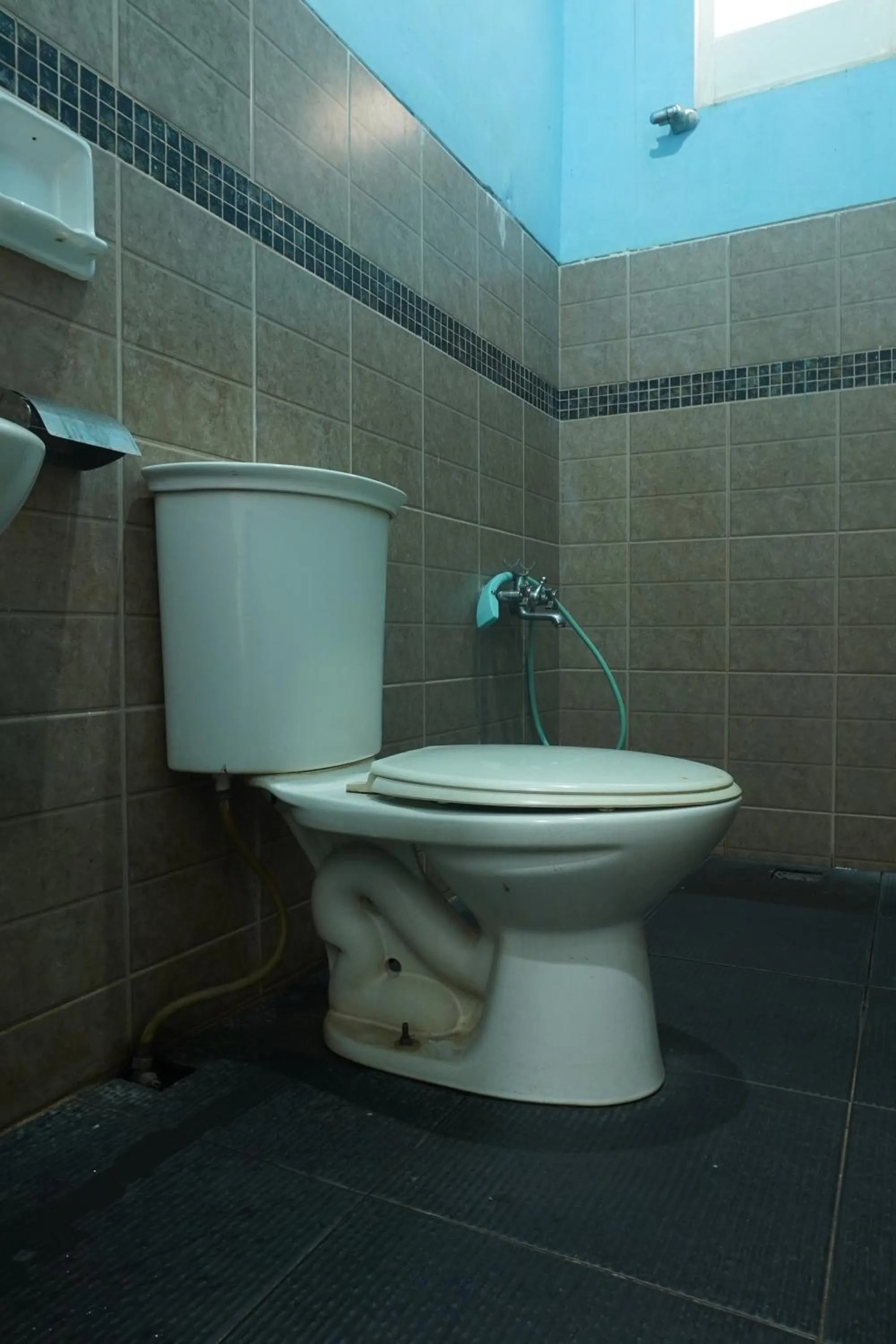 Bathroom in Hotel O Pondok Puti Sartika SyariahNearPasar Jum'at Aluh Aluh