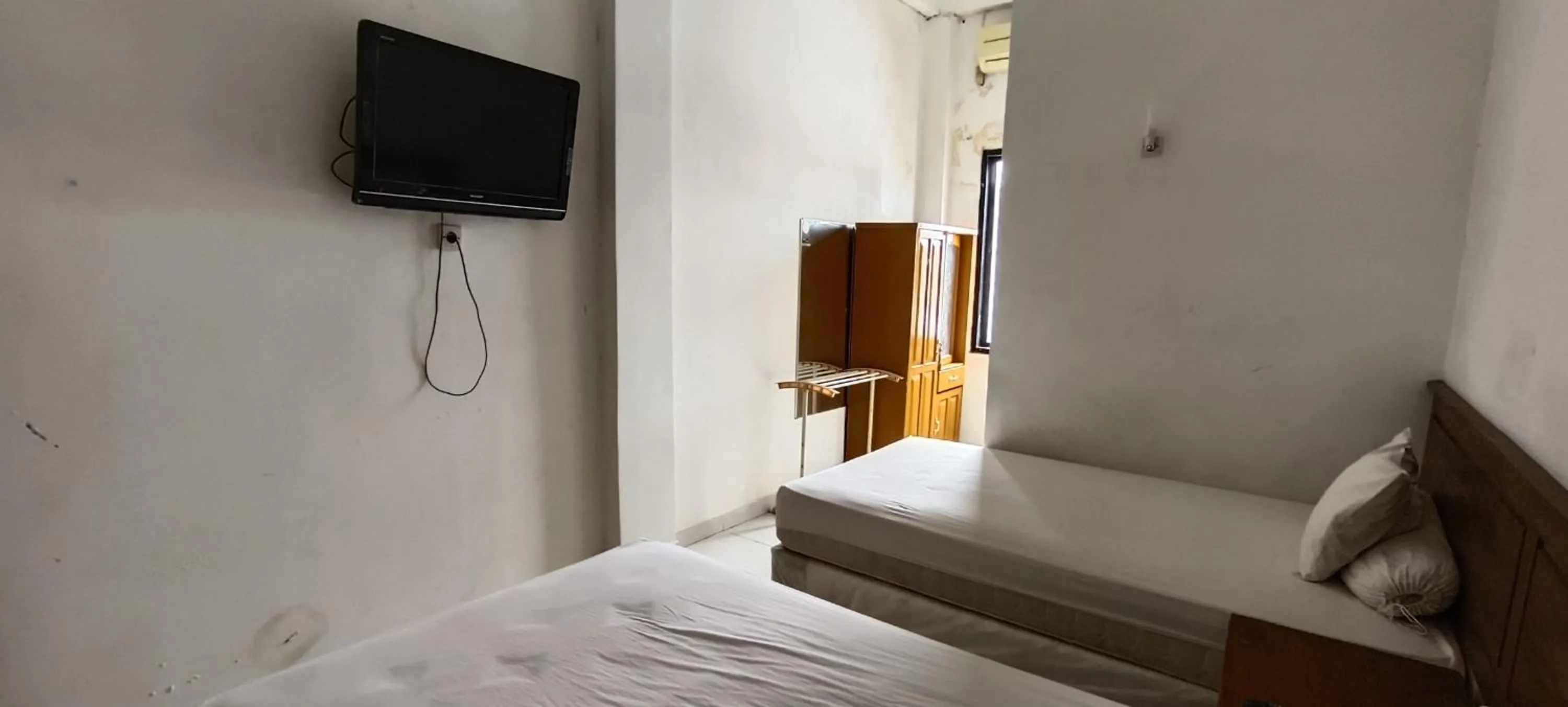 Bedroom, Bed in Hotel O Wisma Hamalau SyariahNearPulau Bromo Pedestrian Bridge