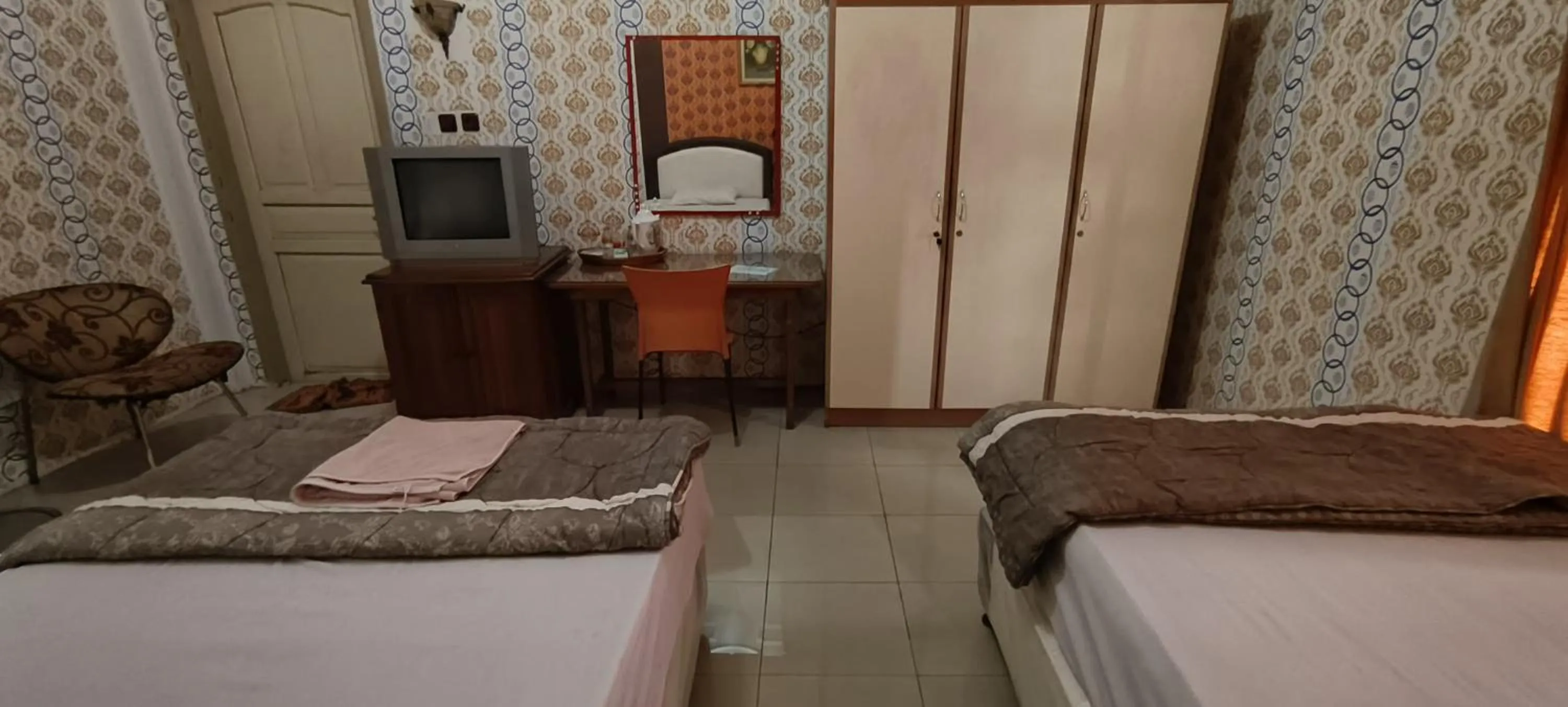 Bedroom, Bed in Hotel O Wisma Hamalau SyariahNearPulau Bromo Pedestrian Bridge