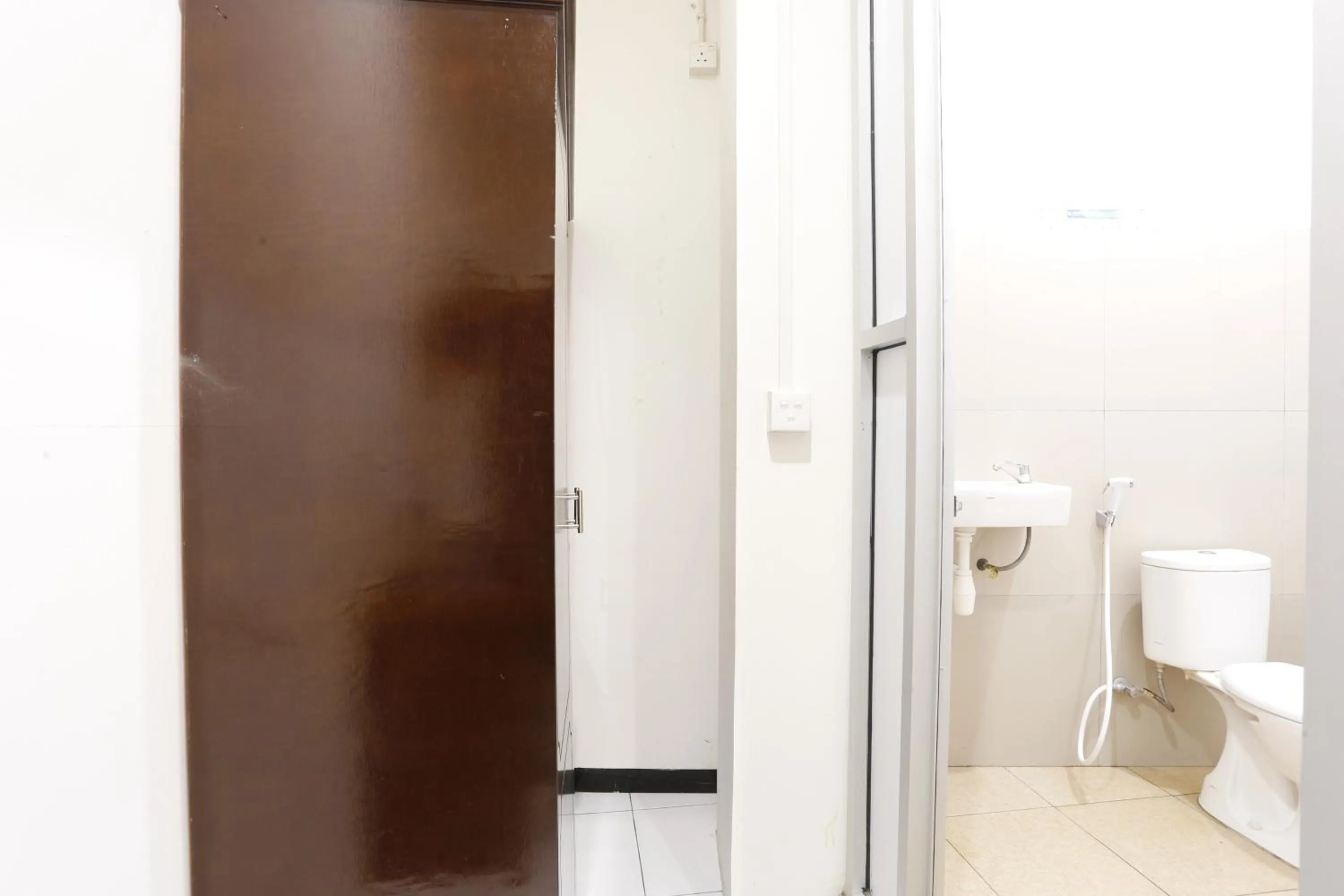 Bathroom in Hotel O Penginapan Budhe Sri