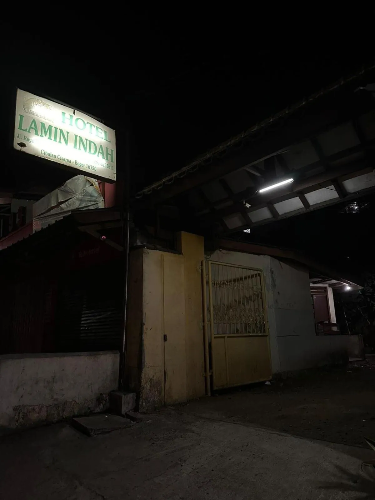 Facade/entrance in OYO 93146 Lamin Indah