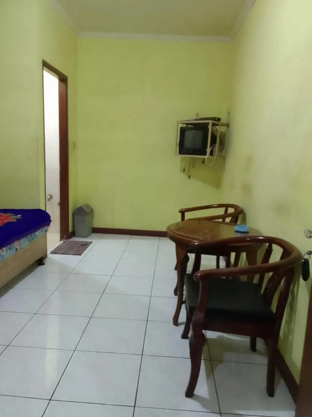 Bedroom in OYO 93146 Lamin Indah