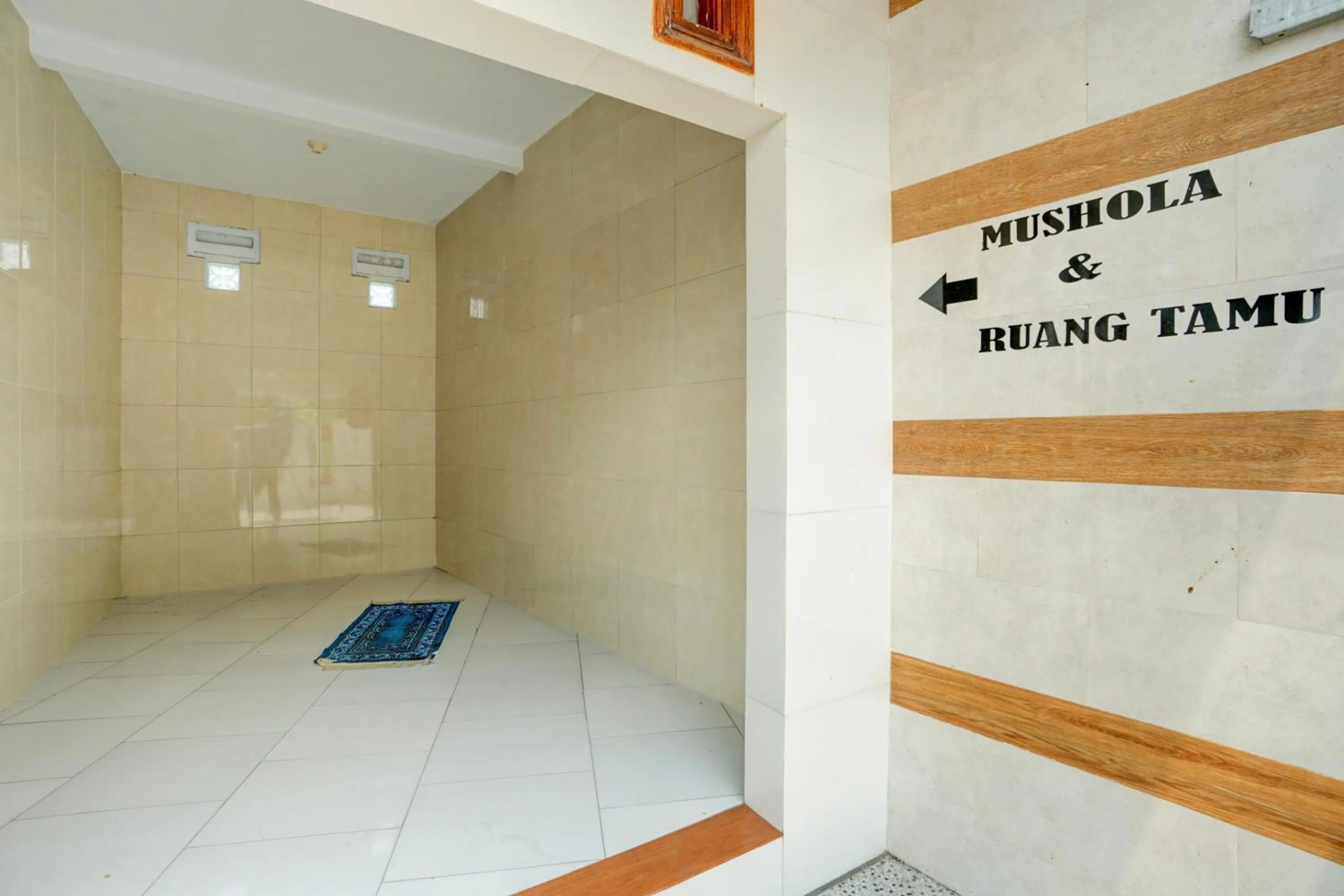 Lobby or reception in Hotel O Karman's Sari 1 Homestay Syariah