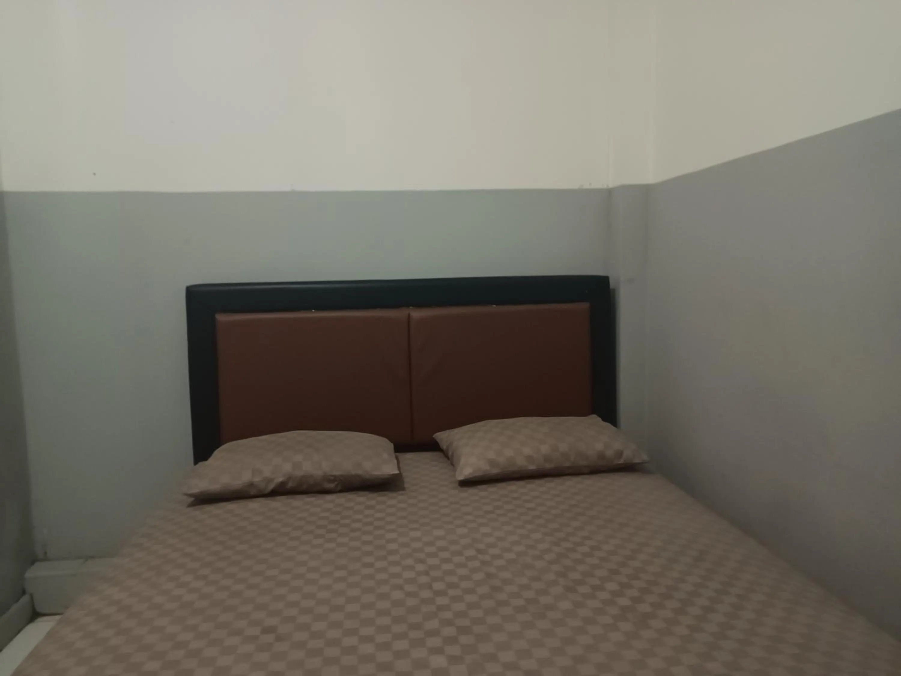 Bedroom, Bed in OYO 93090 Multi Plus Inn