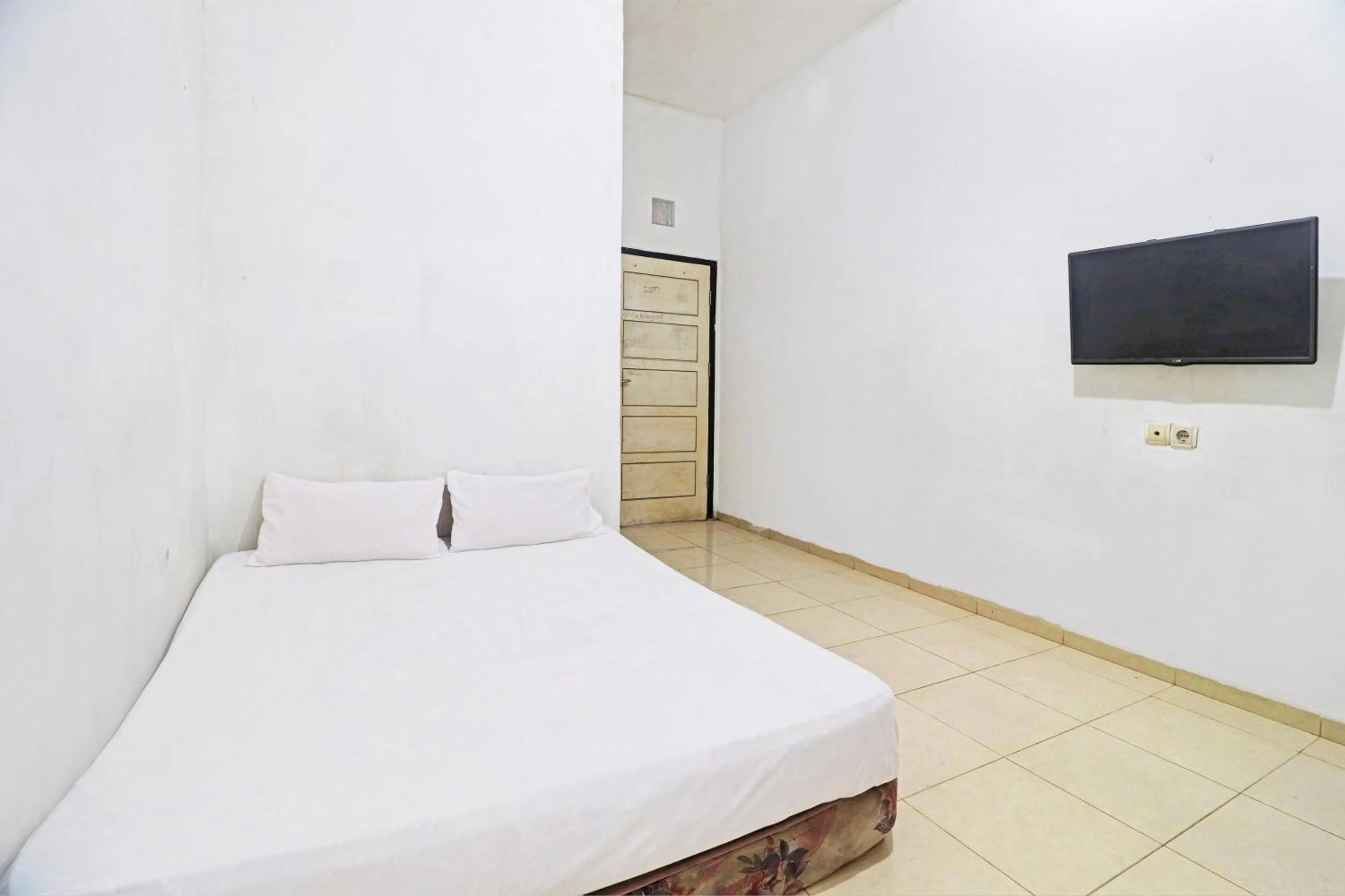 Bedroom, Bed in Hotel O Arizona Homestay