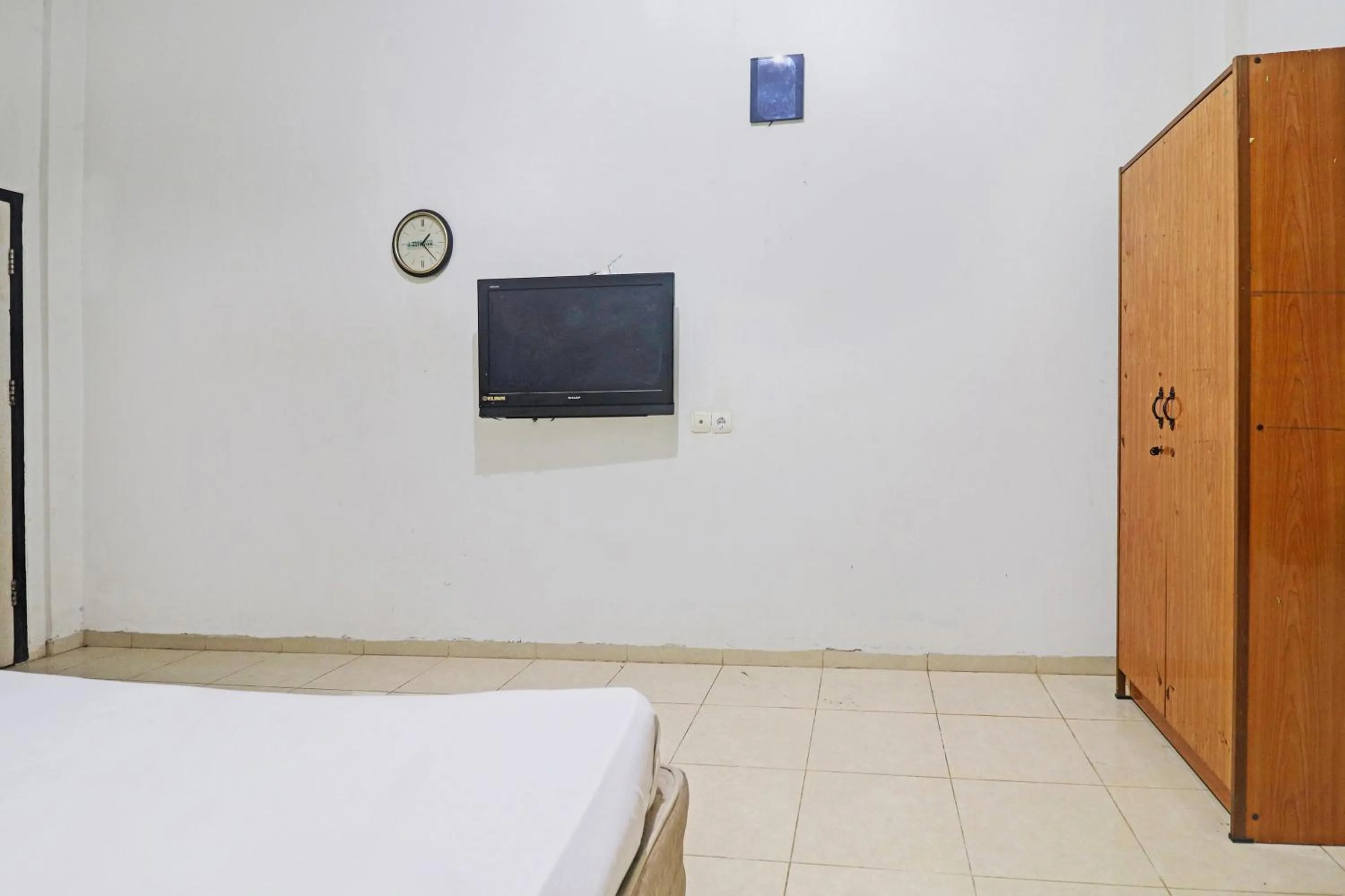 Bedroom, Bed in Hotel O Arizona Homestay