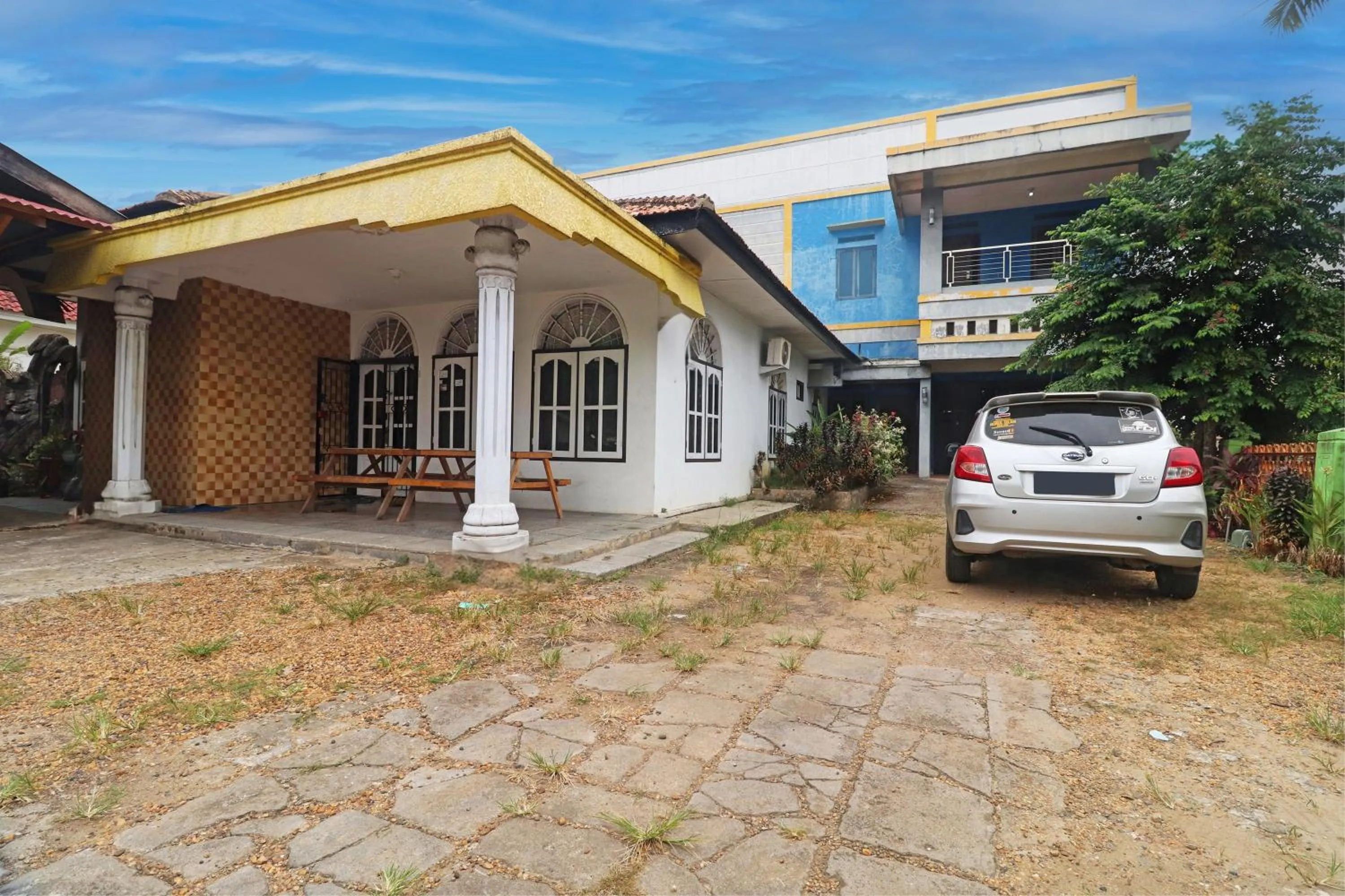 Facade/entrance in Hotel O Arizona Homestay