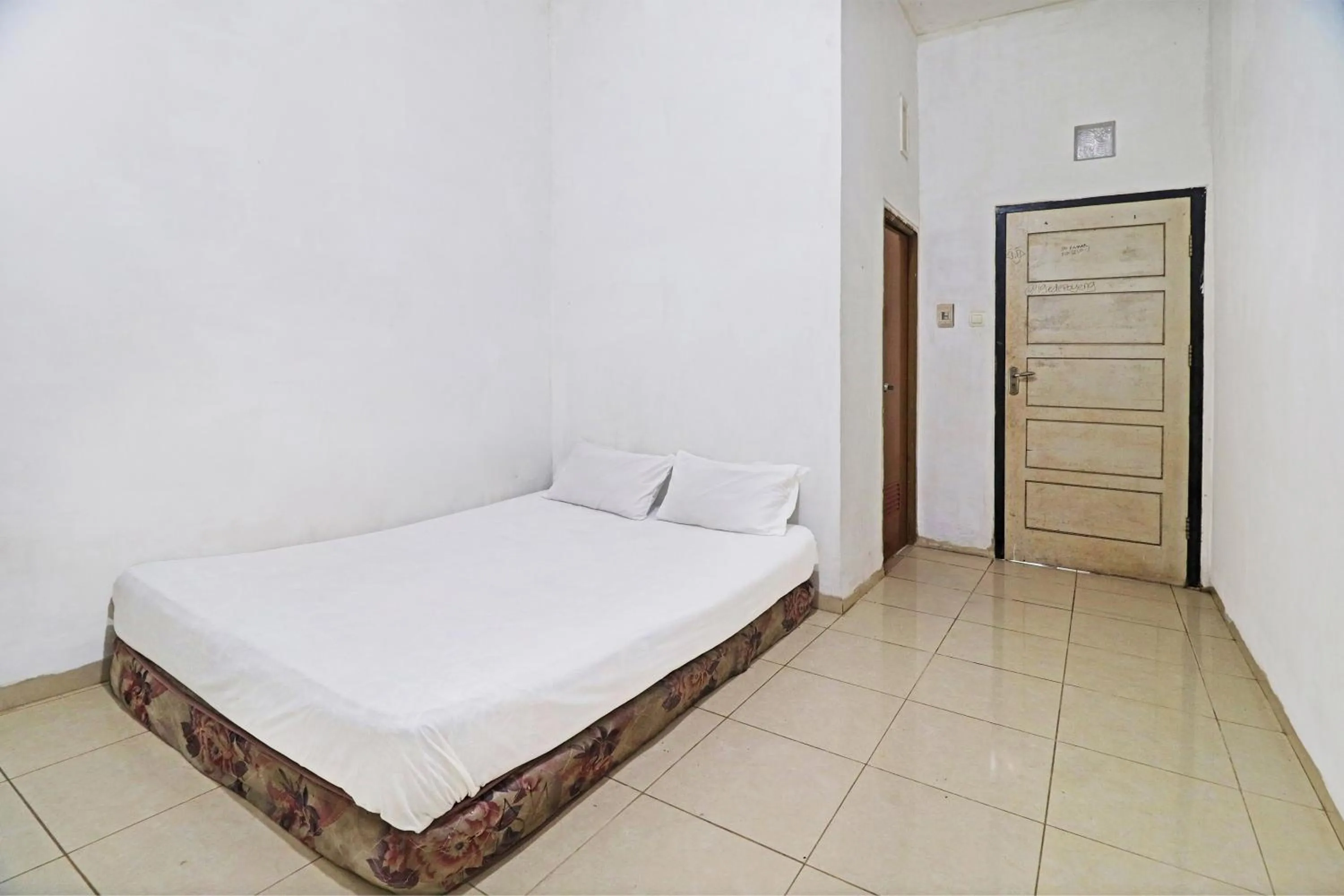 Bedroom, Bed in Hotel O Arizona Homestay