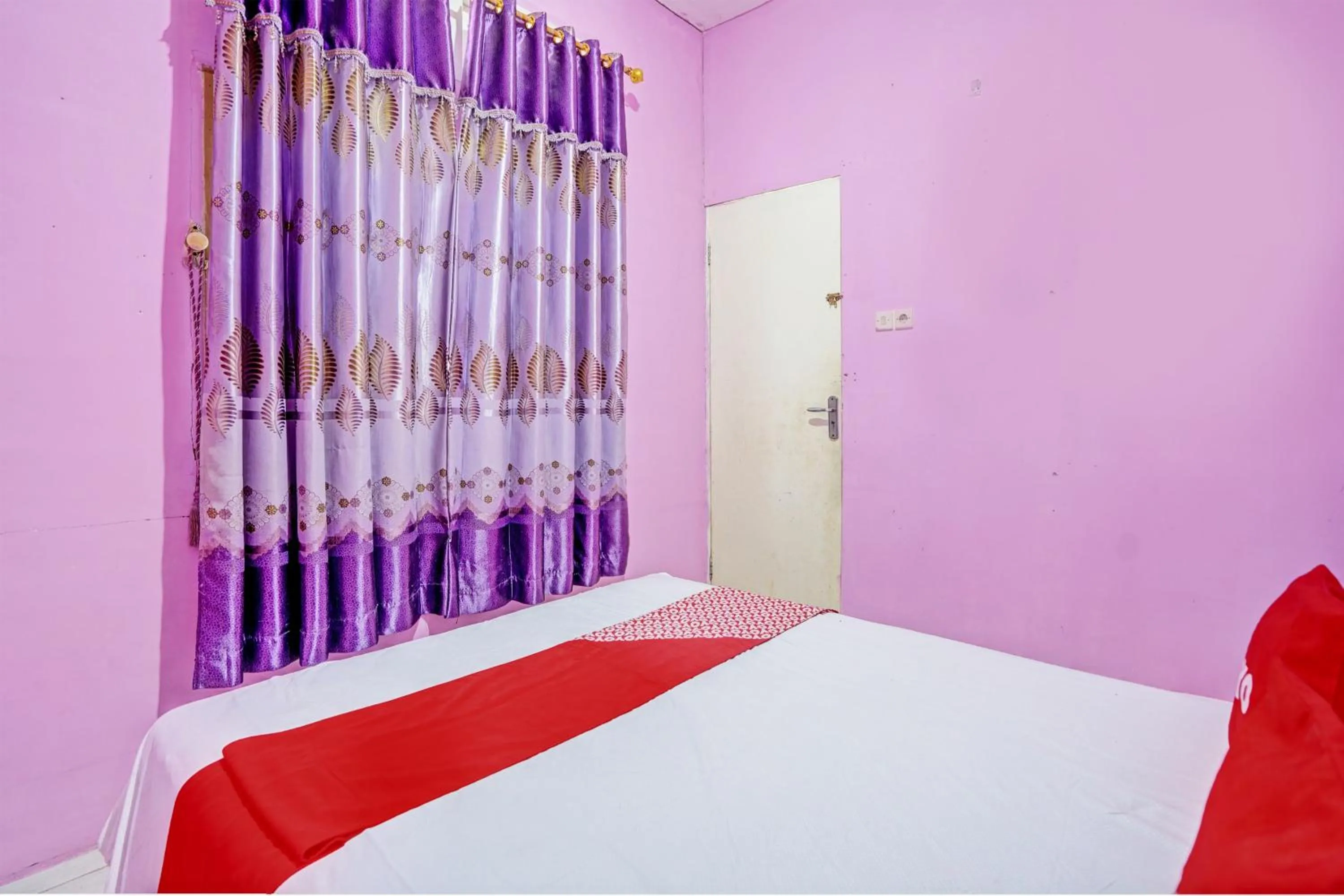 Bedroom, Bed in OYO 93114 Salak Homestay Syariah