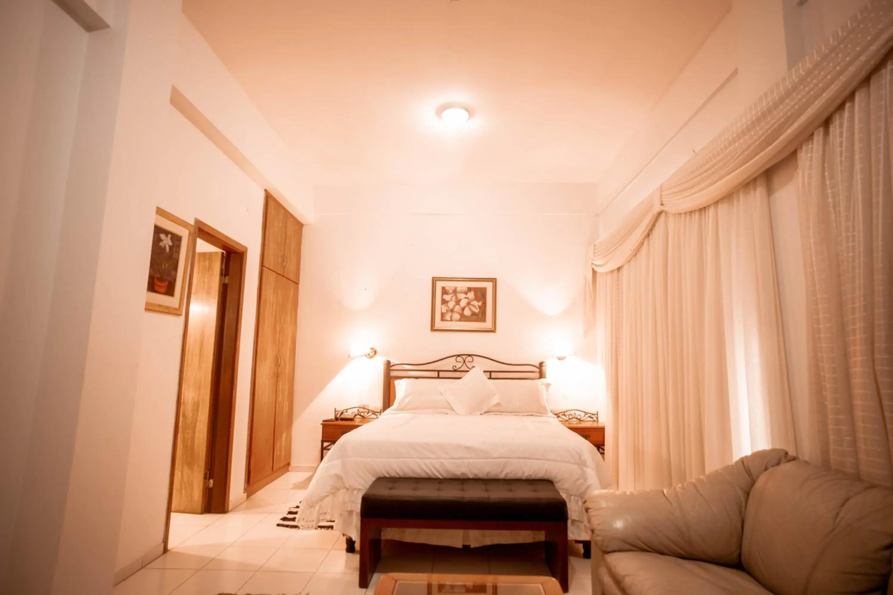 Deluxe Double Room with Bath in Hotel Santo Domingo Deluxe Double Room with Bath in Hotel Santo Domingo