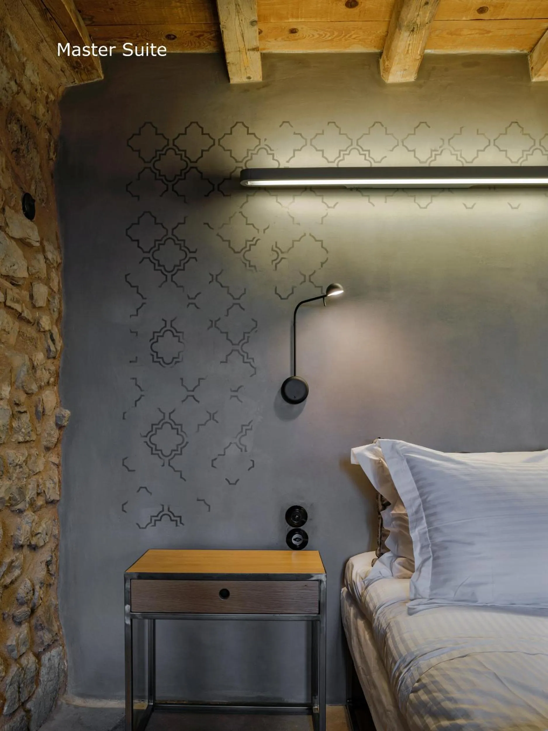 Bed in Moreas Peak Lodge