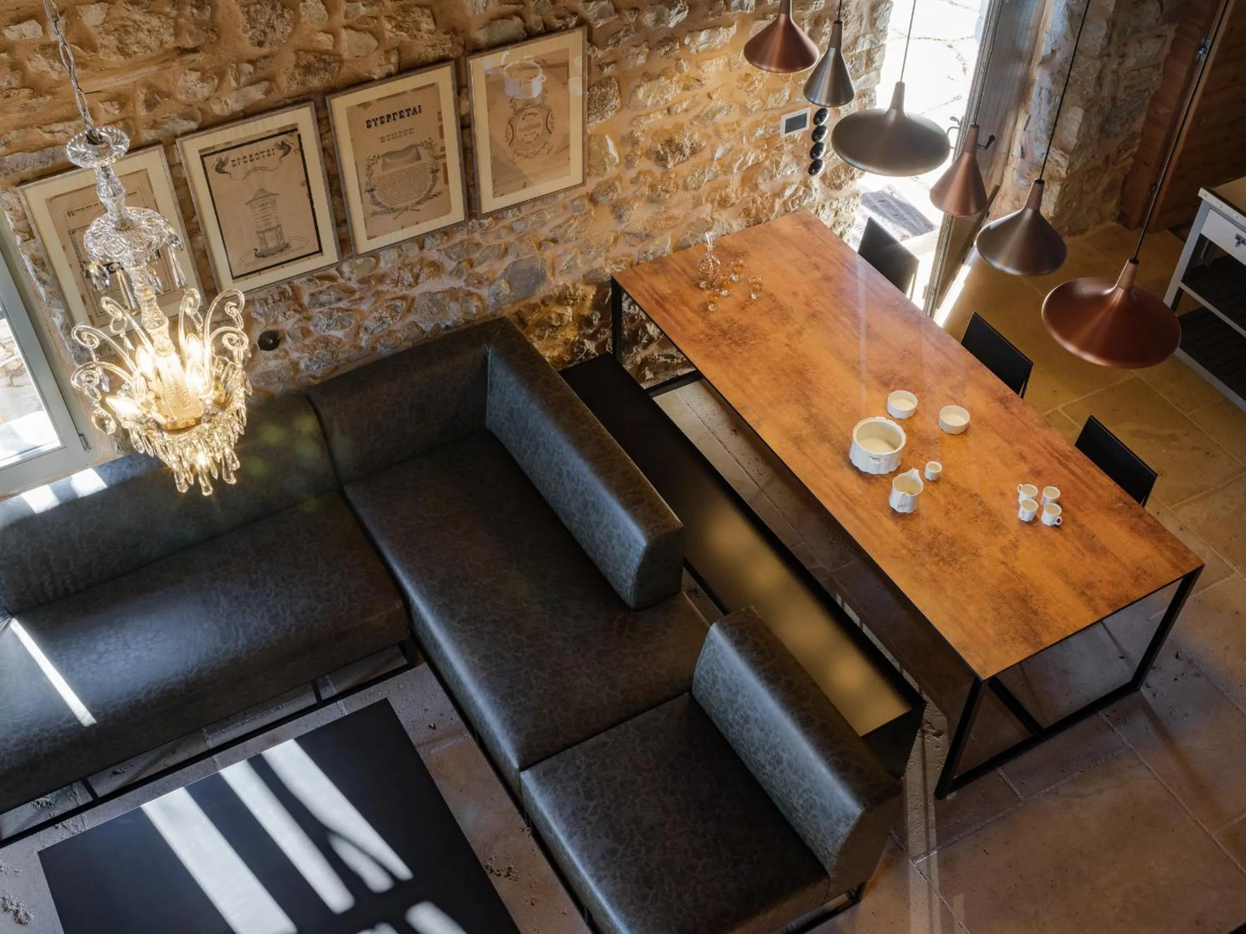 Seating area in Moreas Peak Lodge