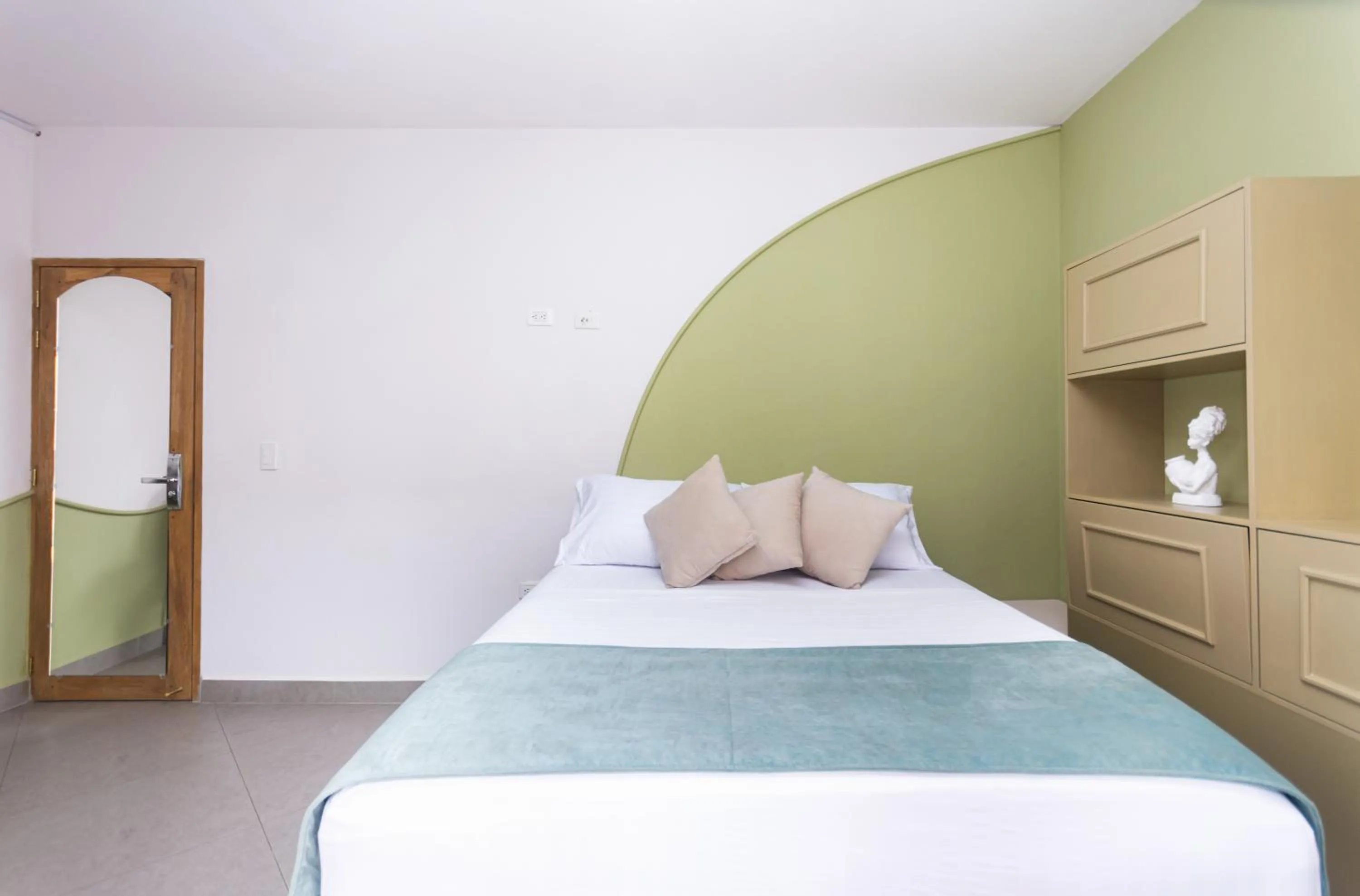 Bed in Hotel Chromatic