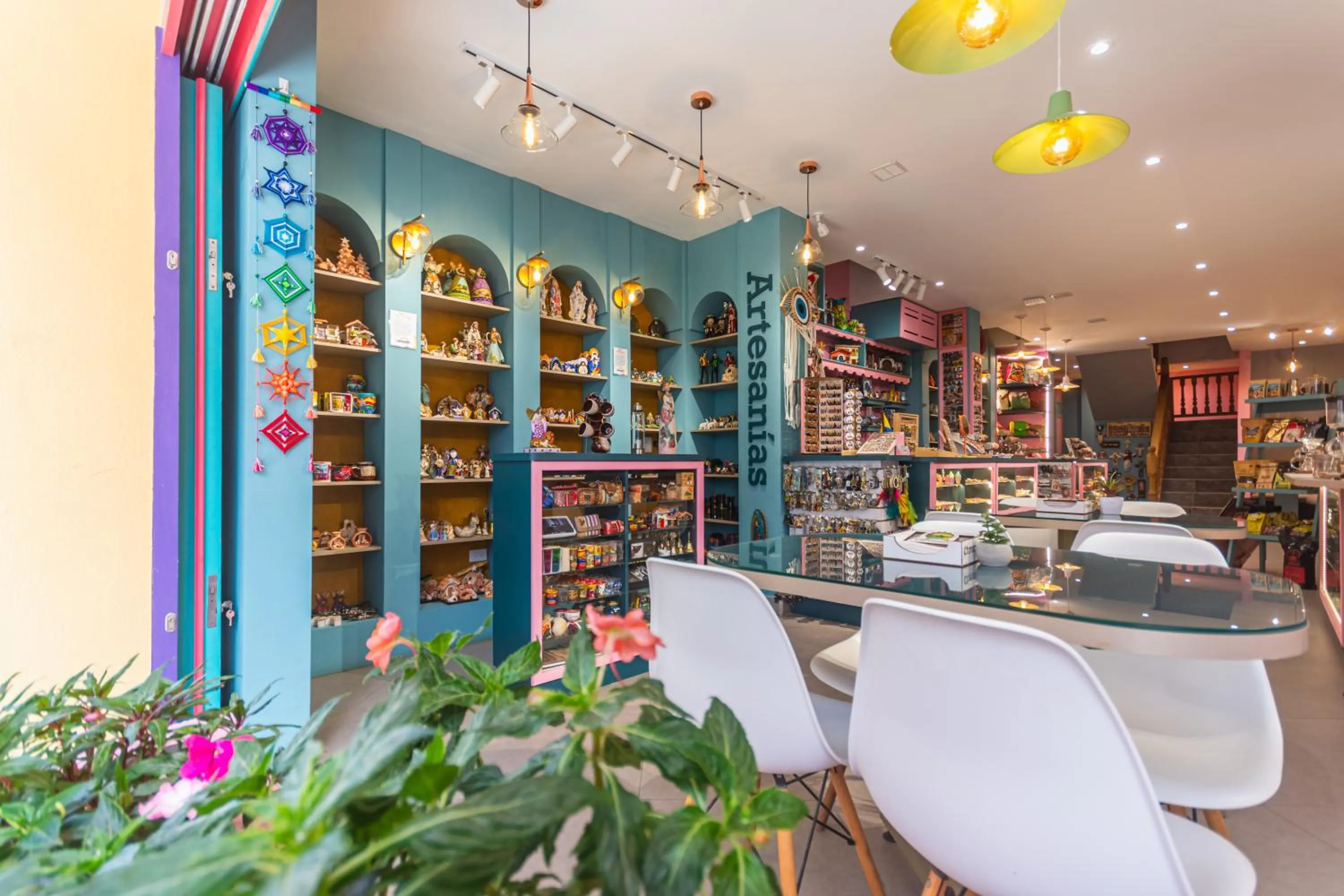 Restaurant/places to eat in Hotel Chromatic