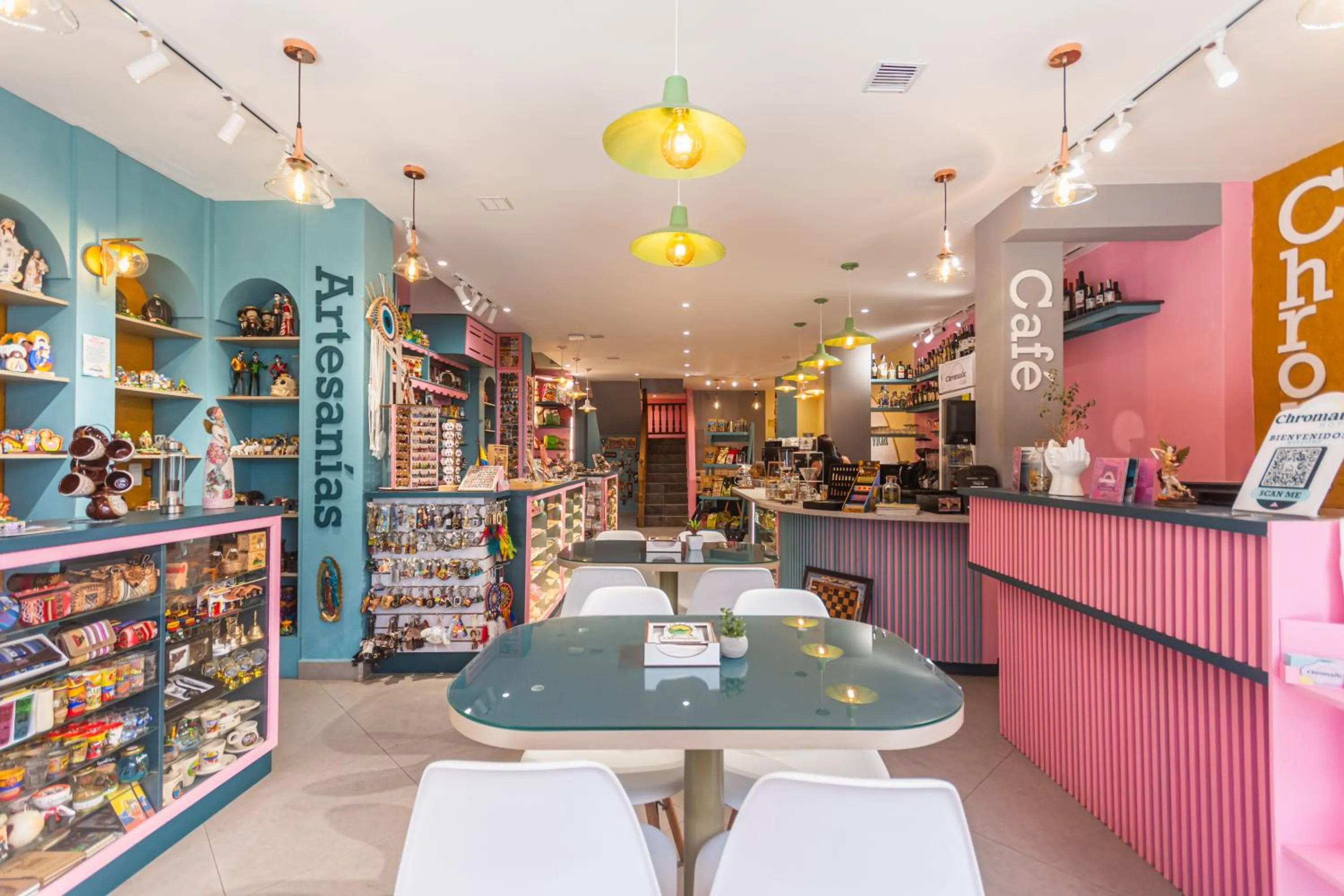 Restaurant/places to eat in Hotel Chromatic