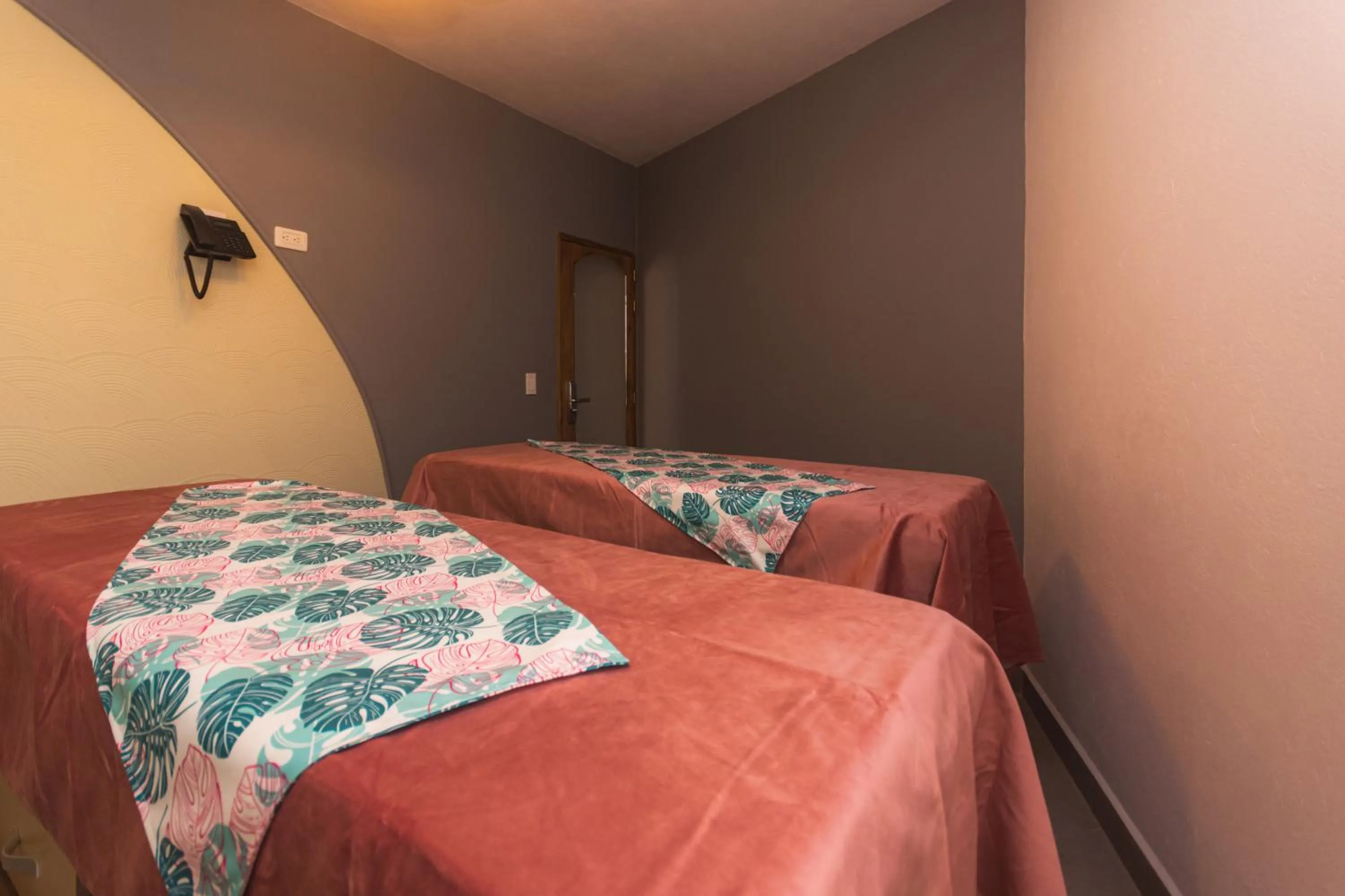 Spa and wellness centre/facilities, Bed in Hotel Chromatic