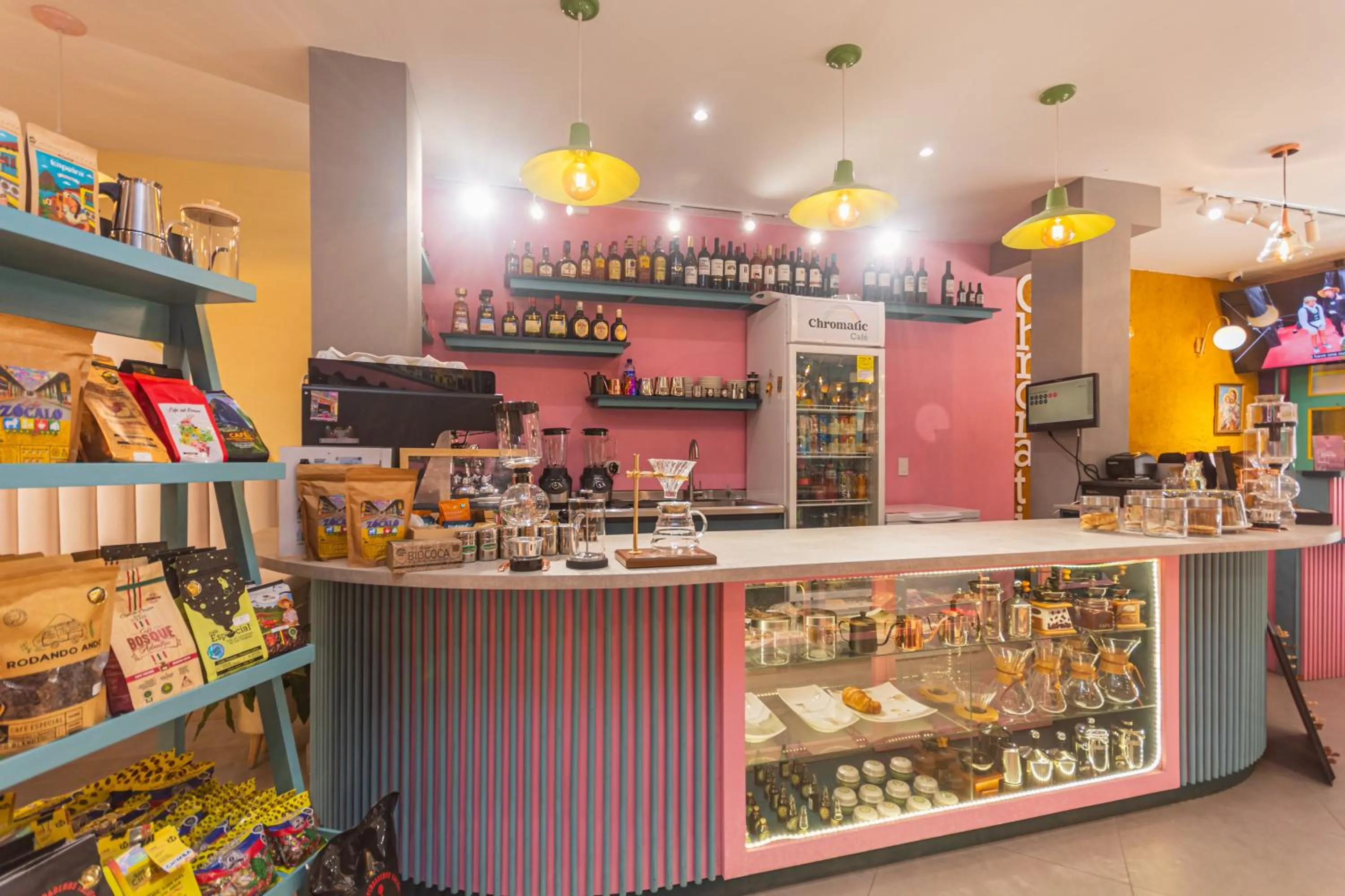 Food and drinks in Hotel Chromatic