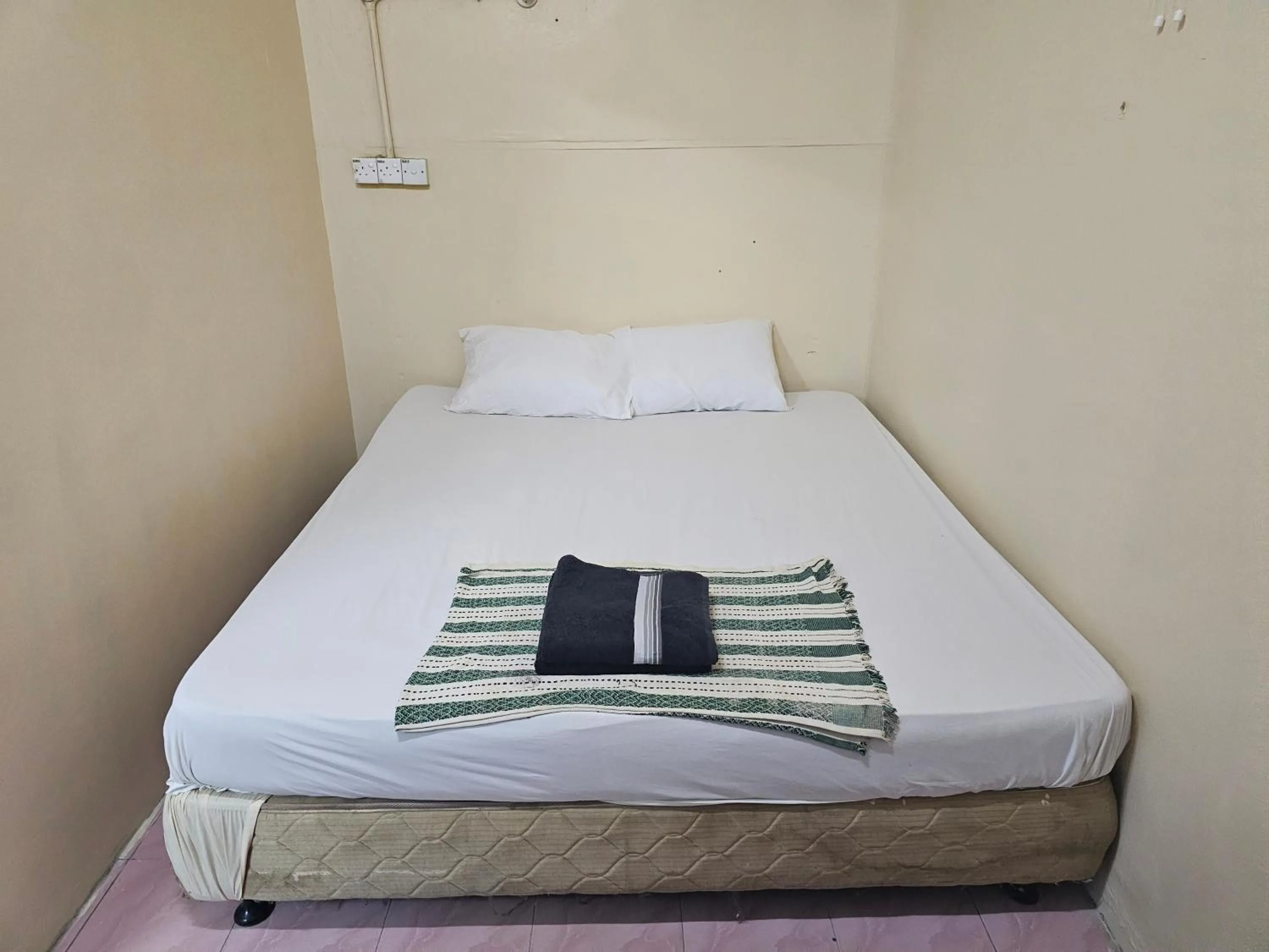 Bedroom, Bed in Hotel O Bintang Inns