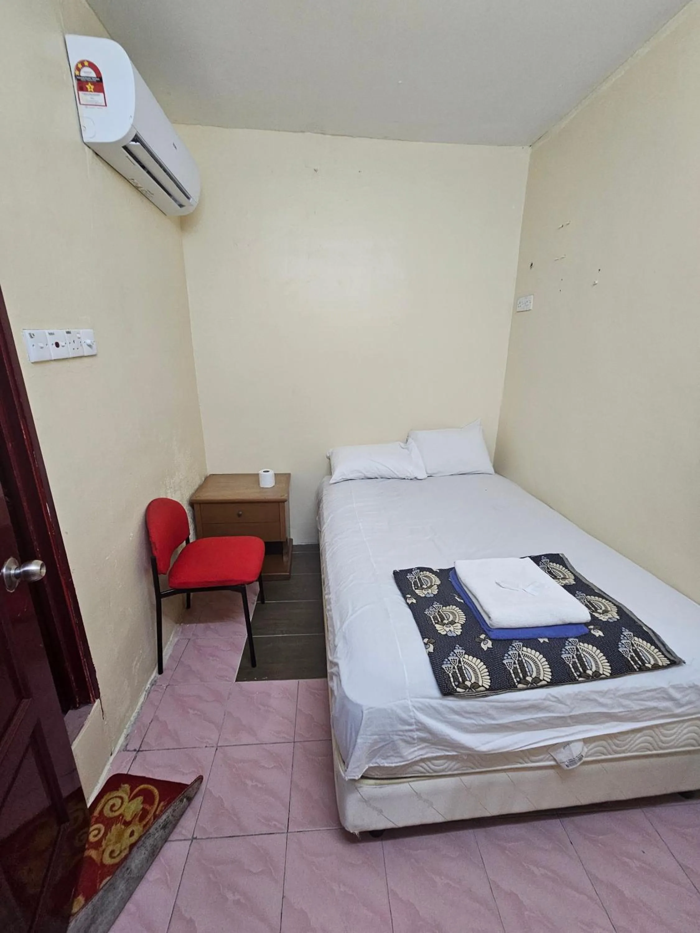 Bedroom, Bed in Hotel O Bintang Inns