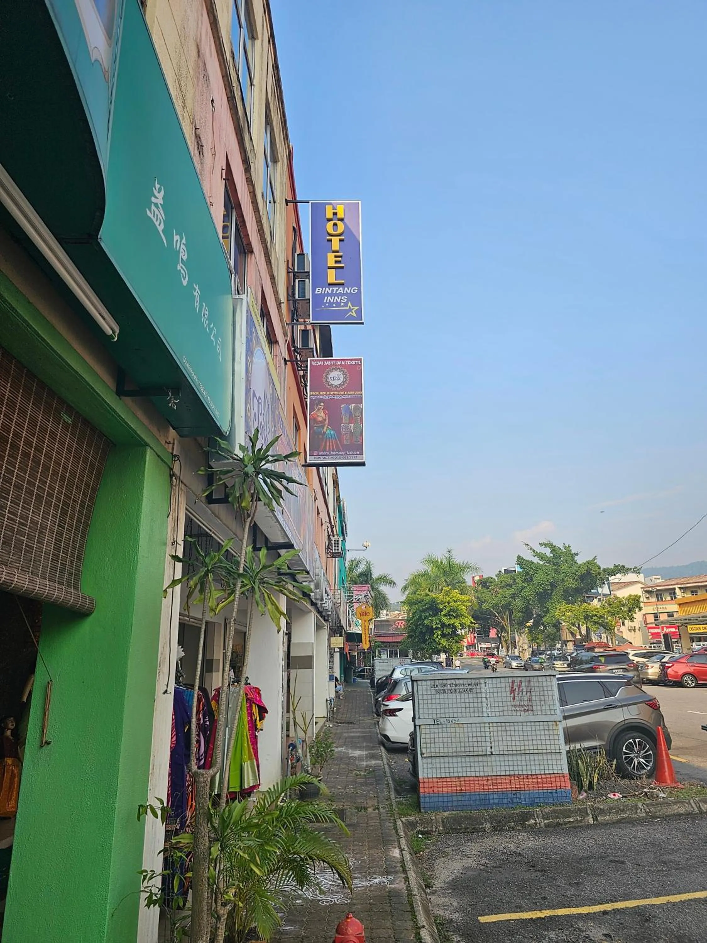 Facade/entrance in Hotel O Bintang Inns